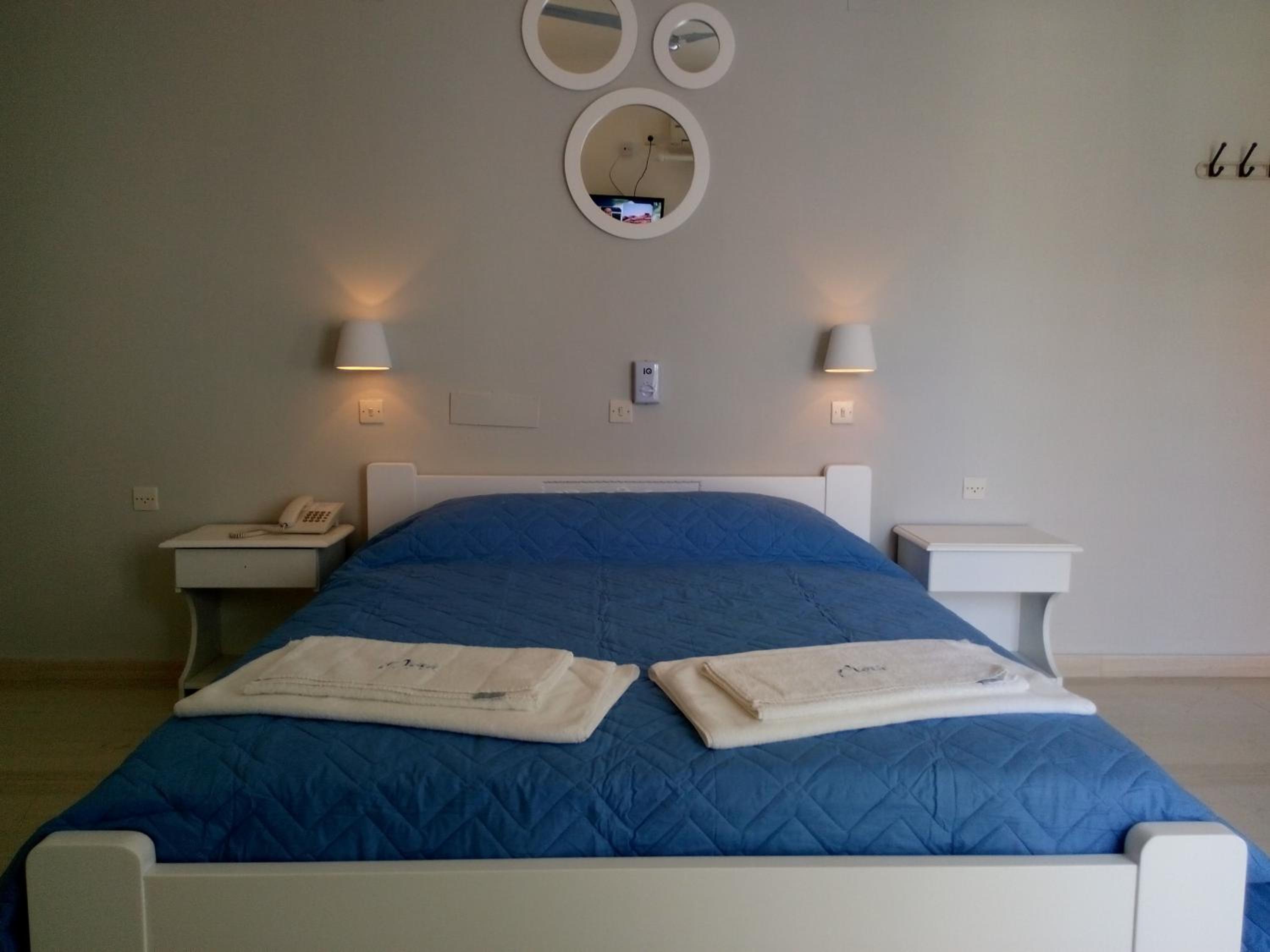 Double or Twin Room - Photo 6