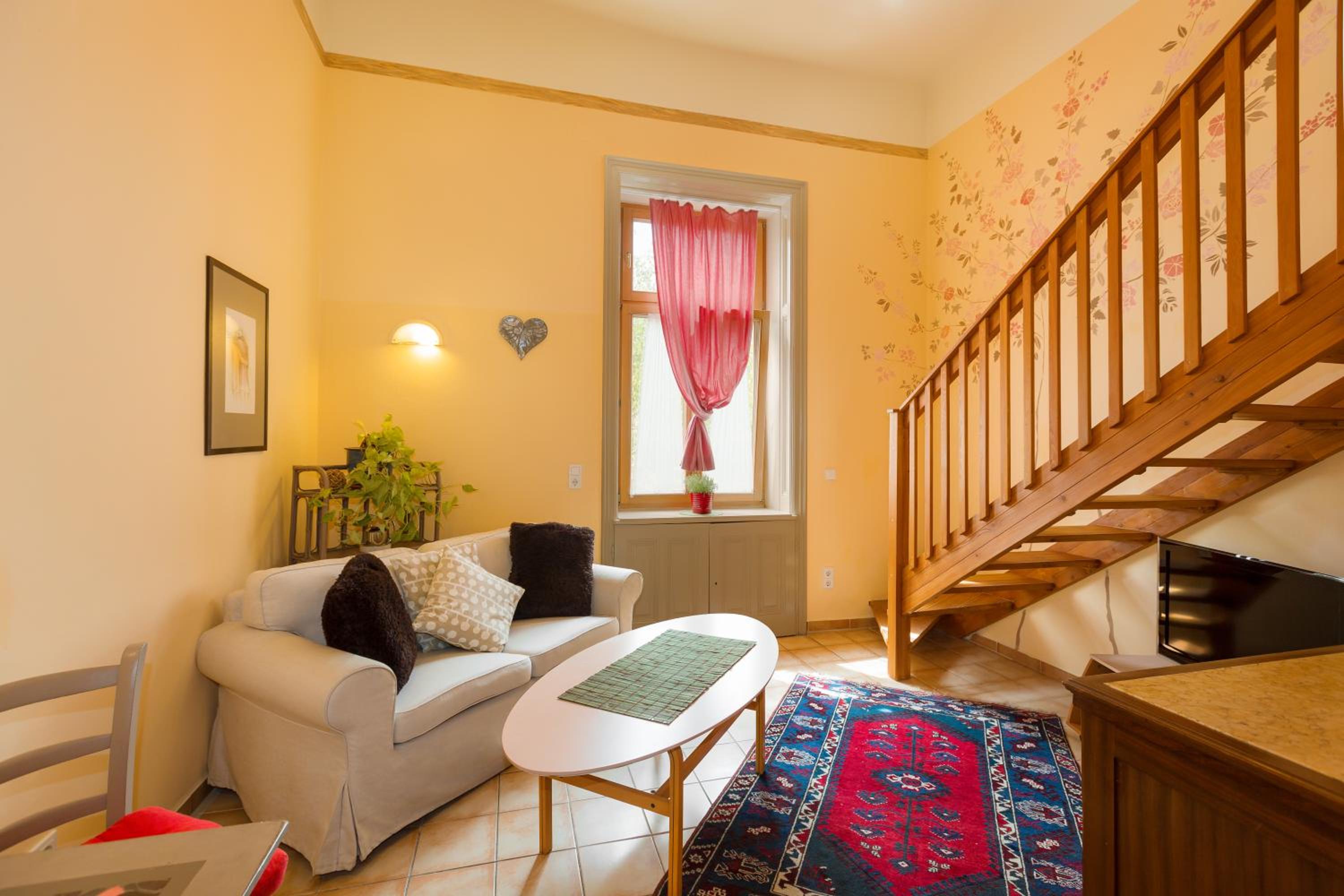 Small Maisonette photo 2