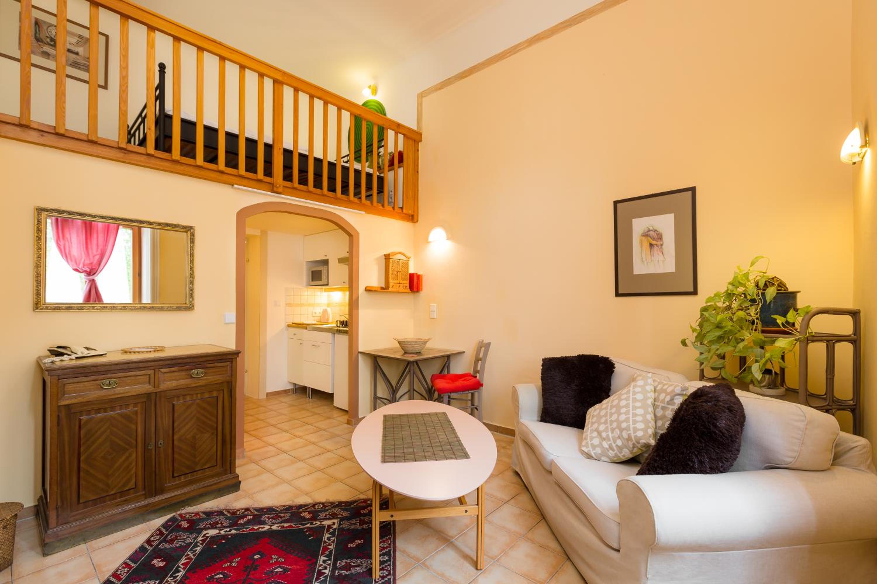 Small Maisonette photo 1