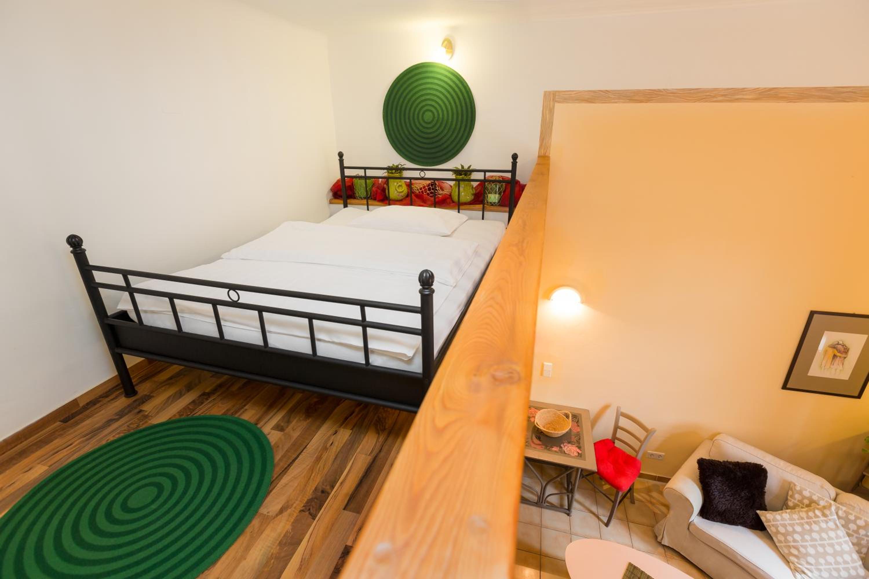 Small Maisonette photo 3