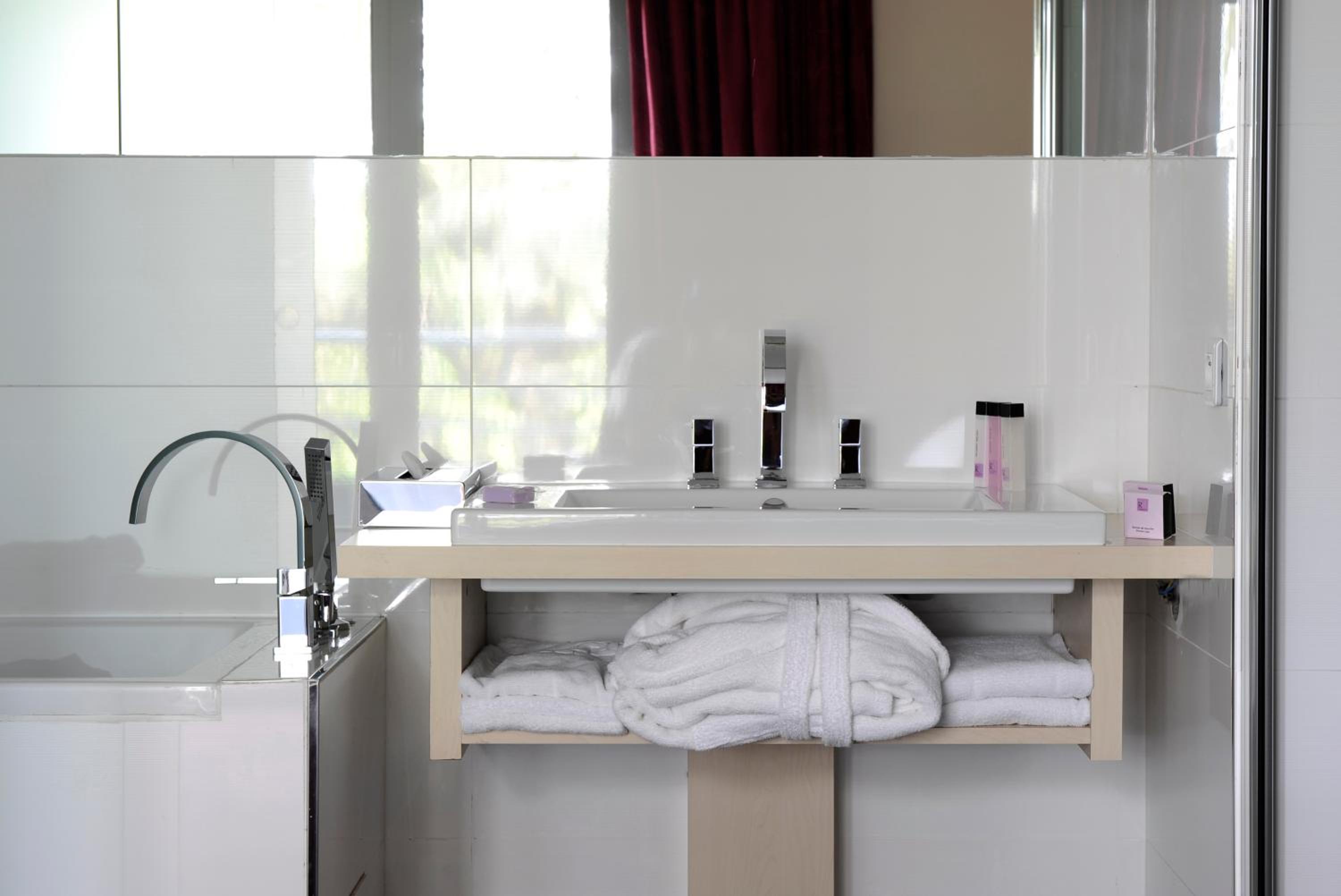 Suite - Photo 5