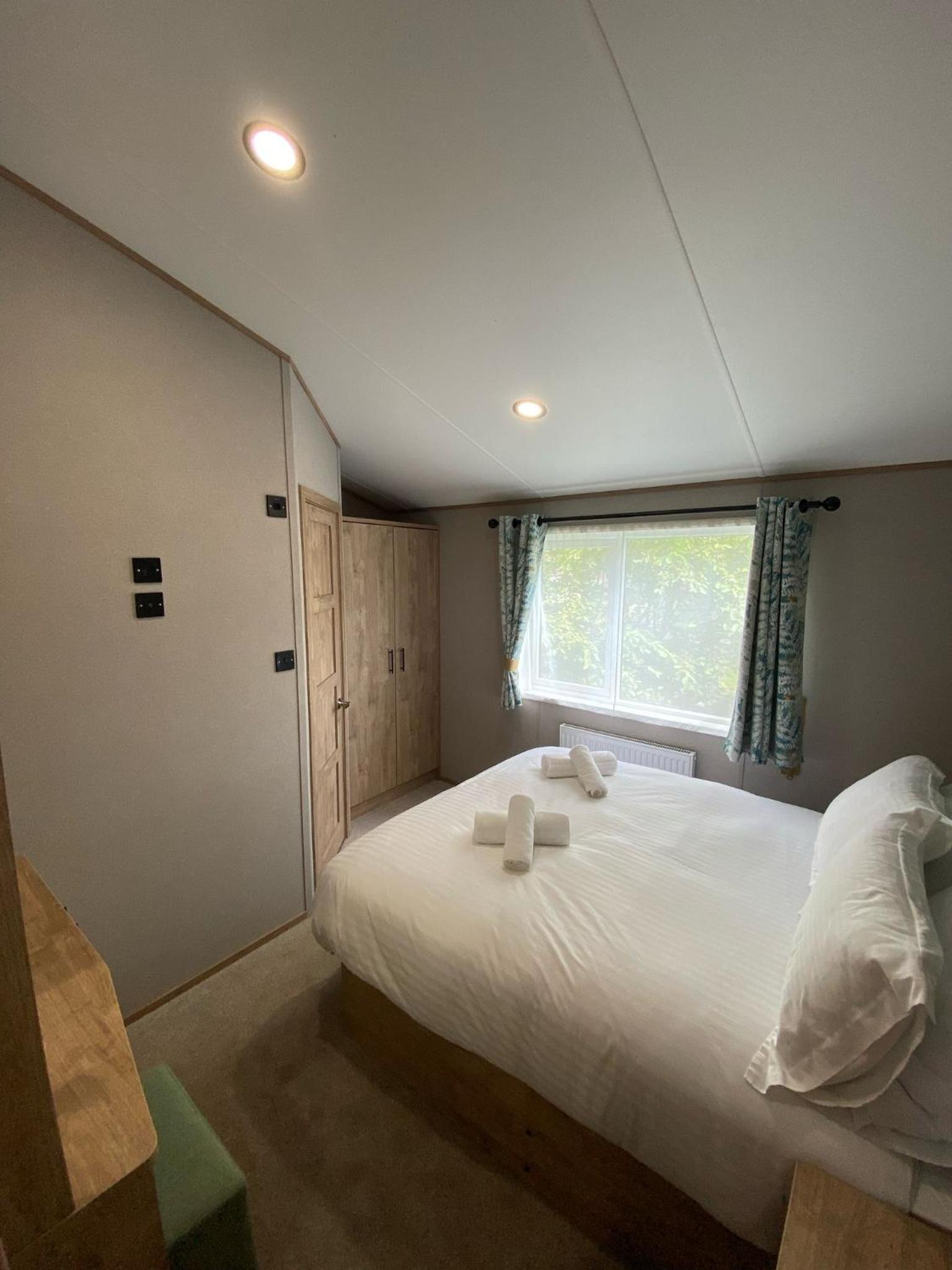 Pet friendly Luxury Hot Tub Lodge – 3 Bed