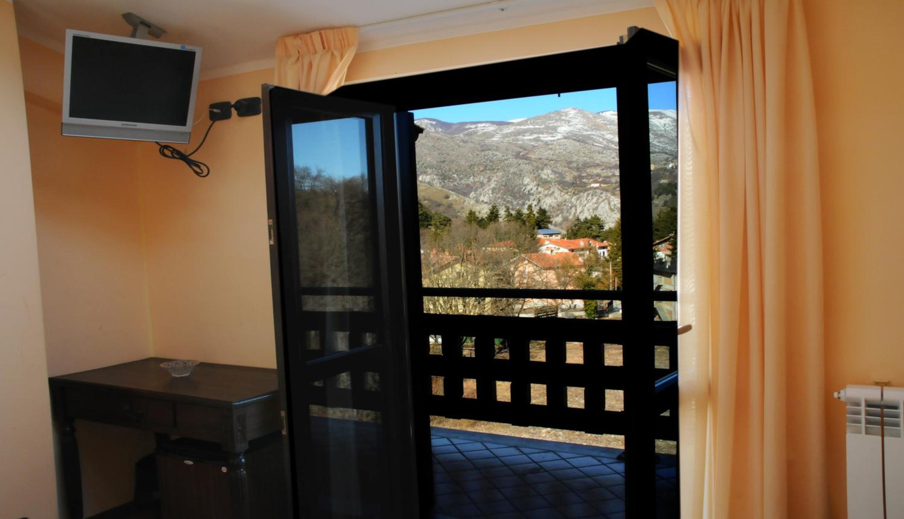 Double Room - Photo 3