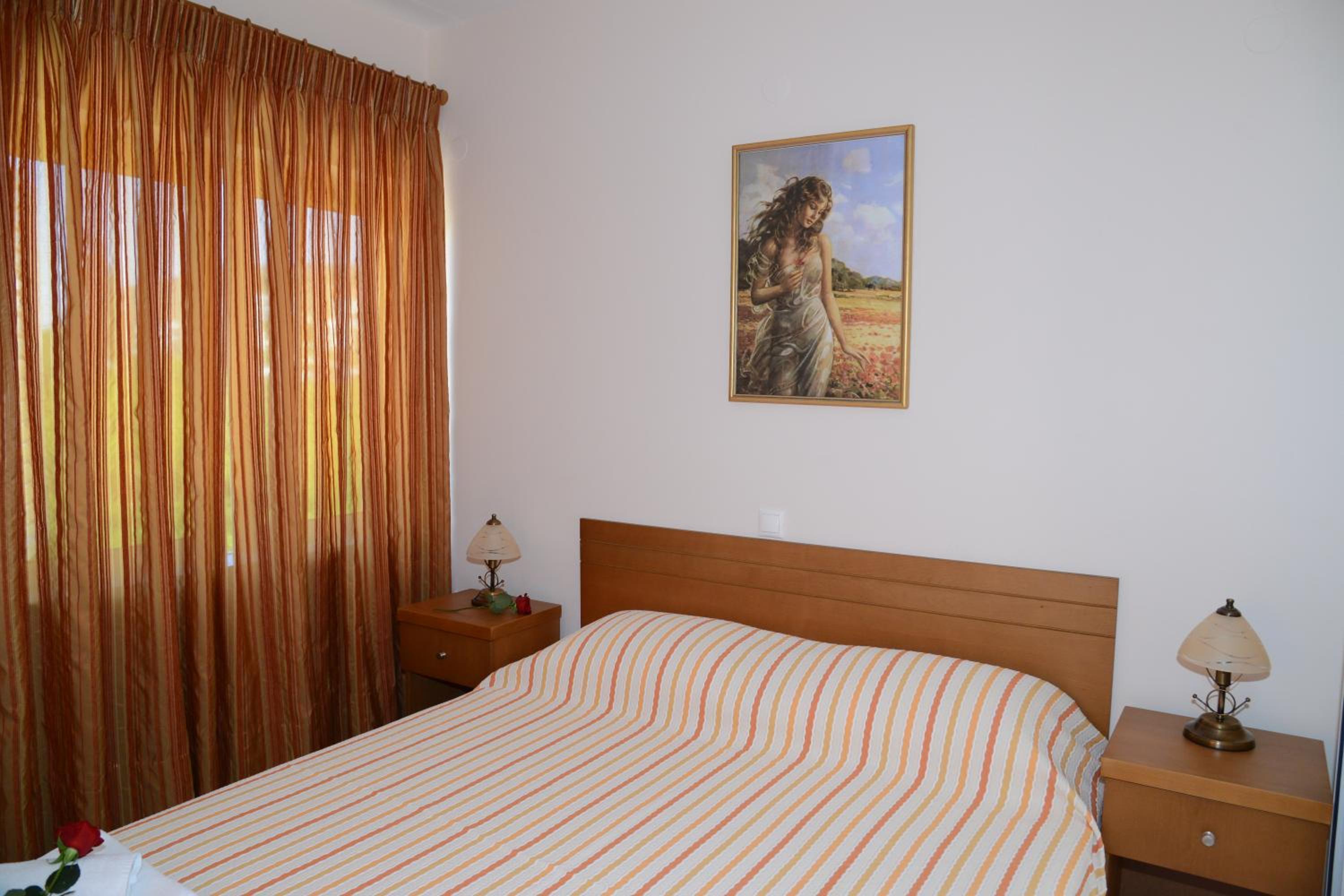 Large Two-Bedroom Apartment (4 Guests) photo 1