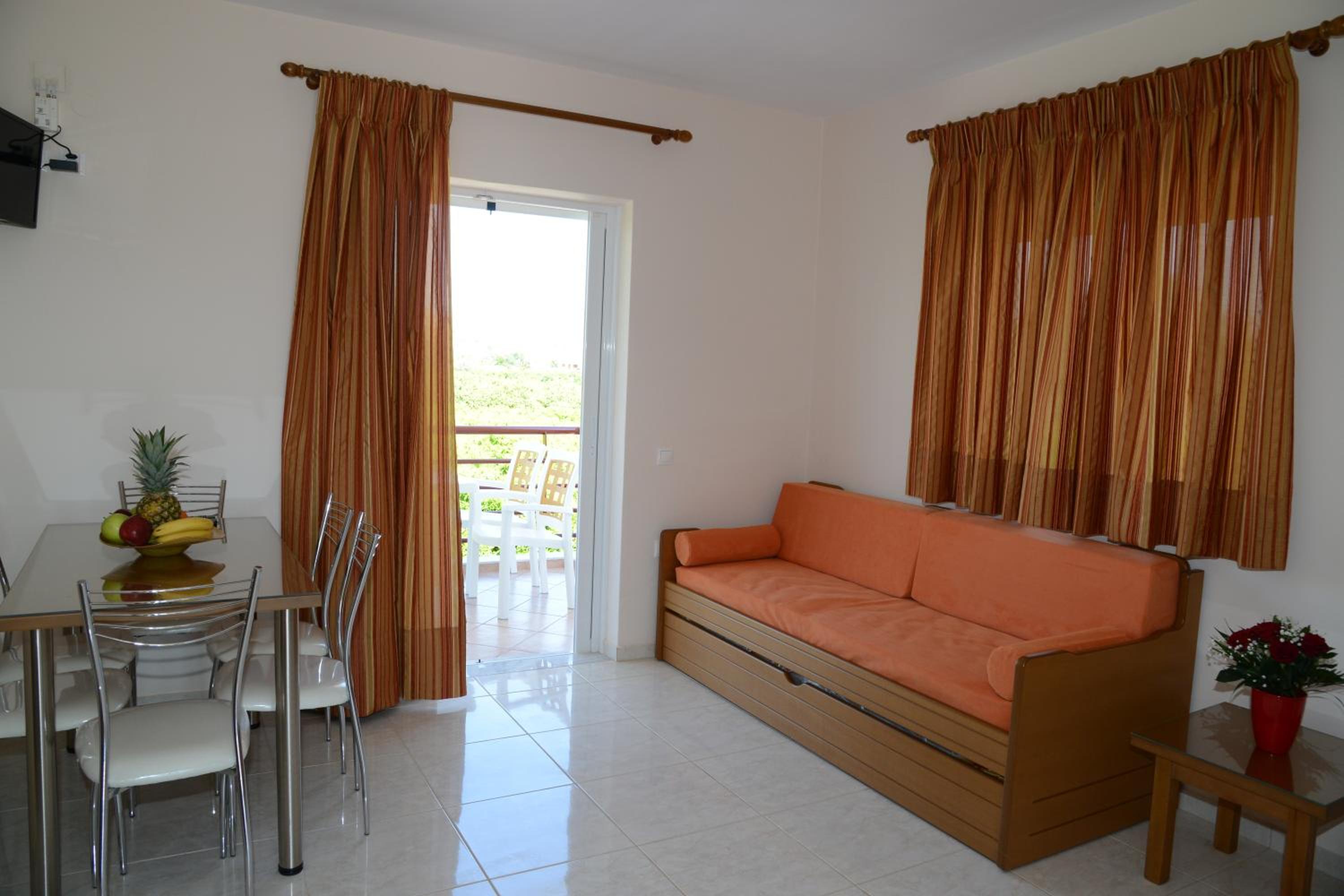 Large Two-Bedroom Apartment (4 Guests) photo 2
