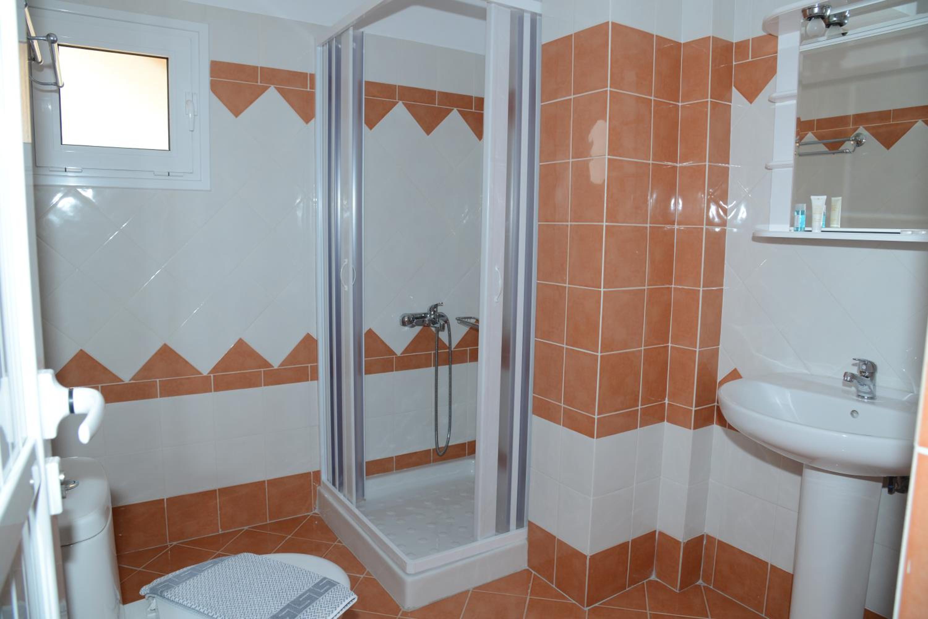 Large Two-Bedroom Apartment (4 Guests) photo 3