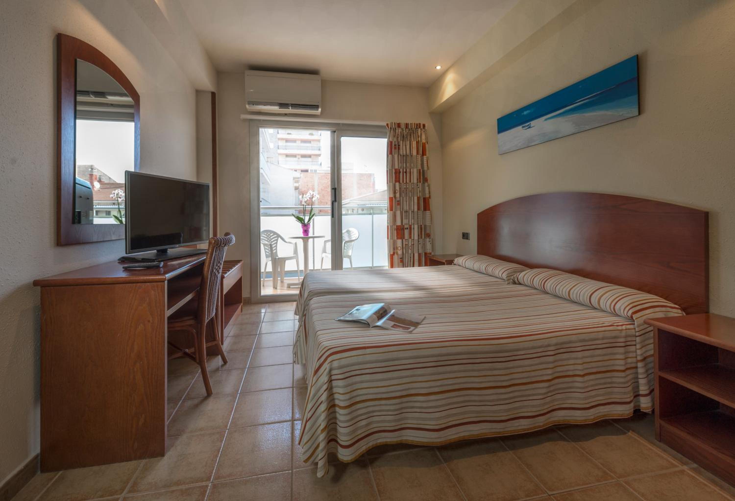 Standard Double Room (2 Adults) - Photo 1