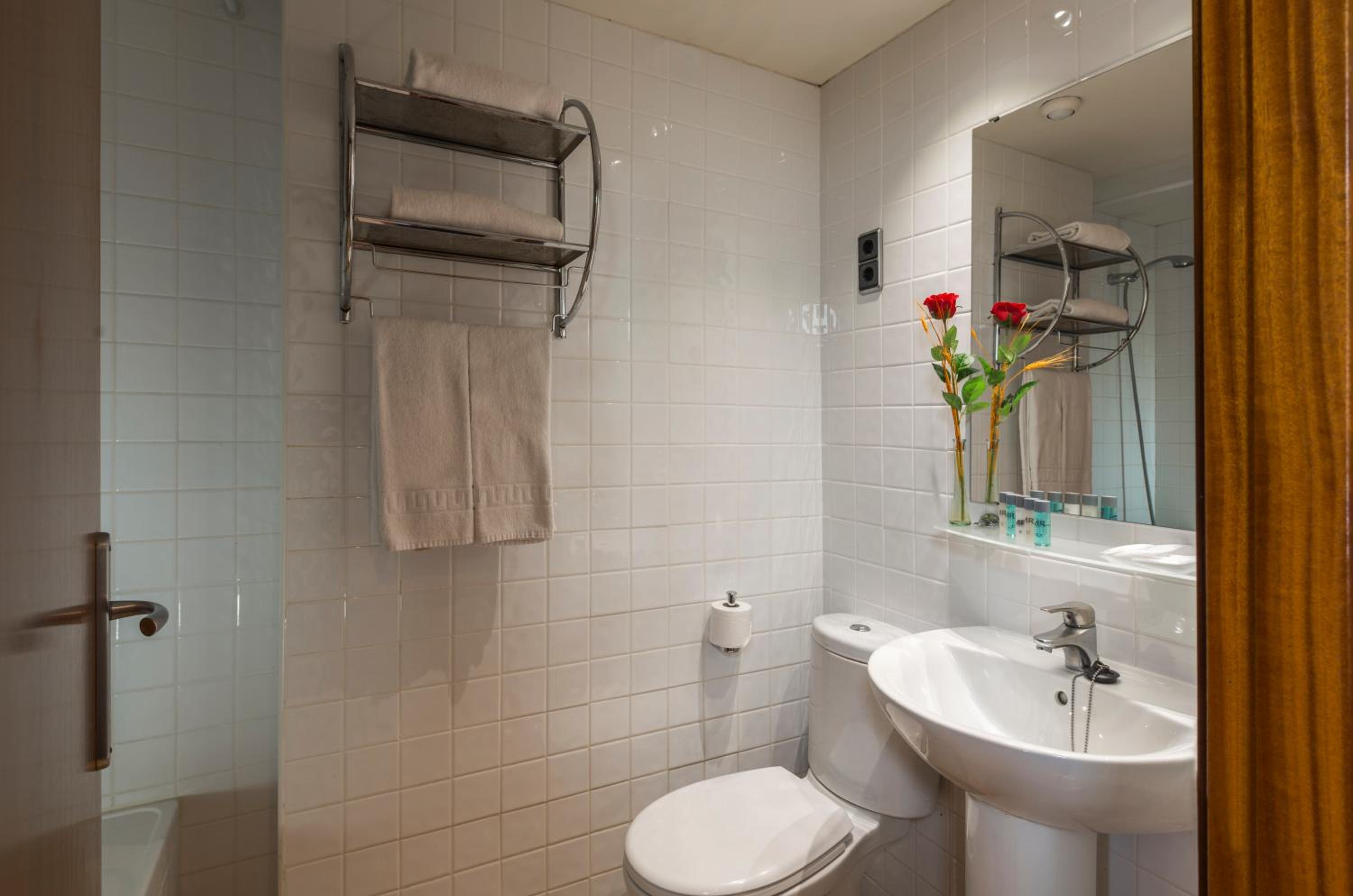 Standard Double Room (2 Adults) - Photo 4