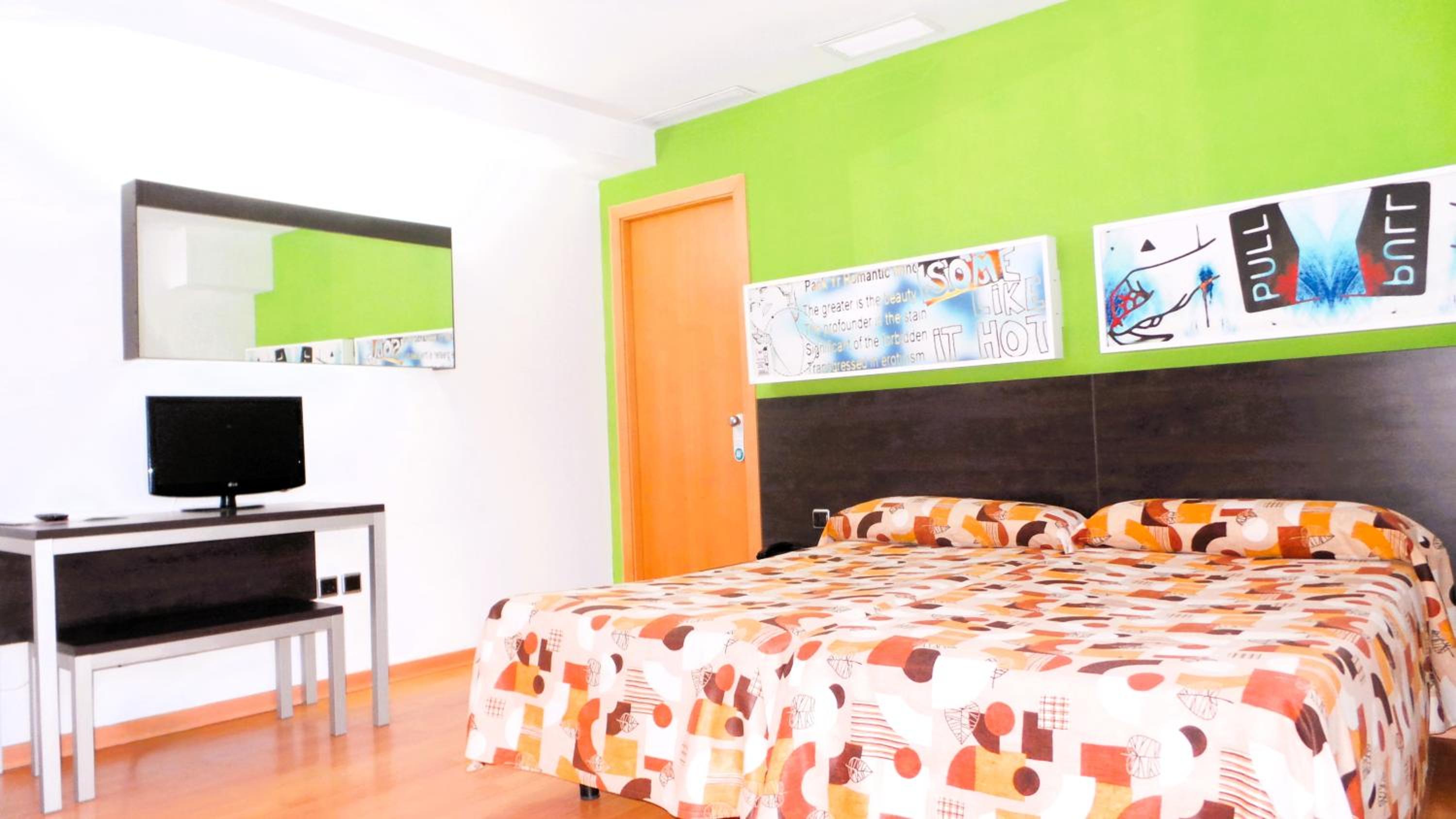 Standard Double Room - Photo 14