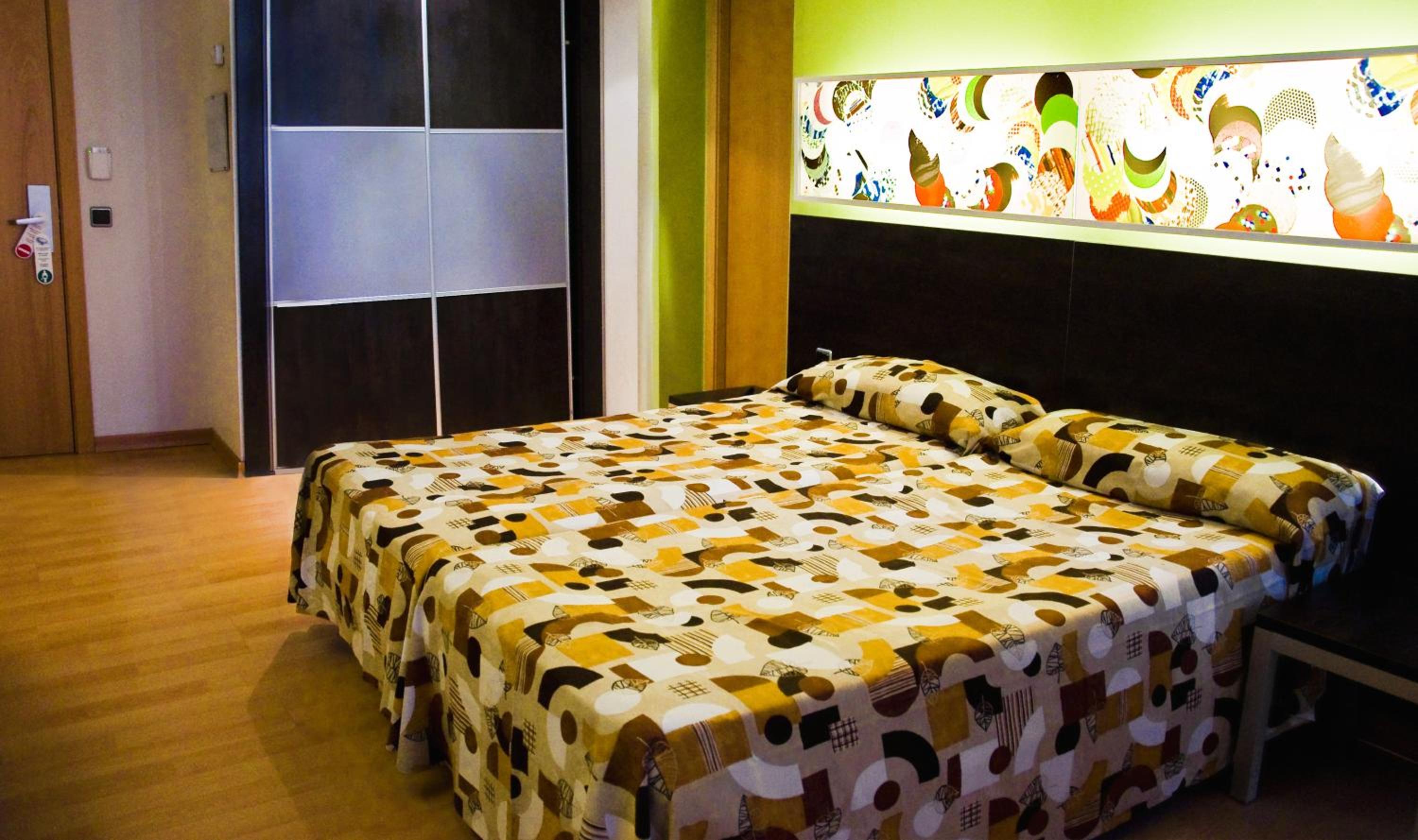 Standard Double Room - Photo 3
