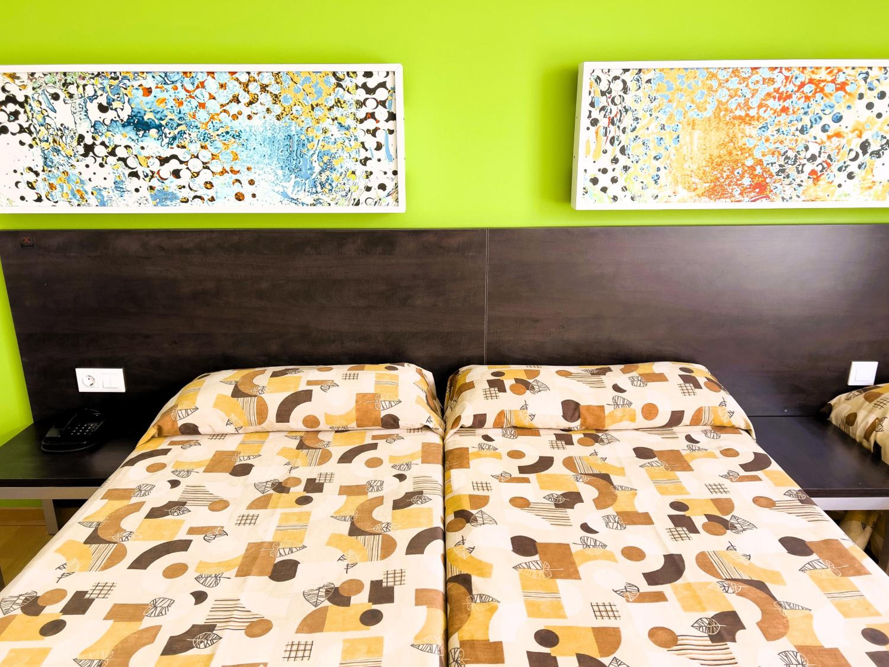 Standard Double Room - Photo 11