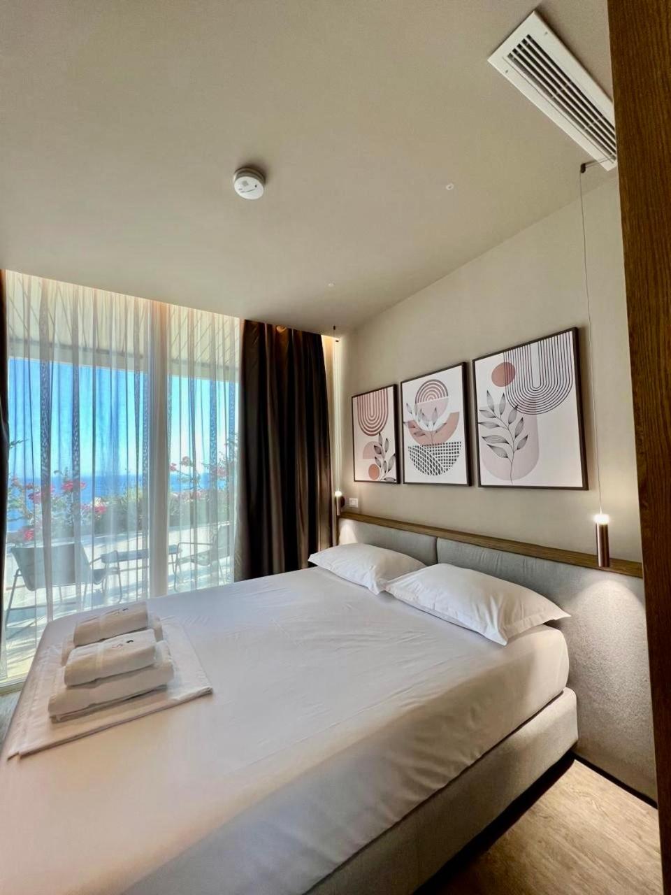 Double Room with Patio photo 1