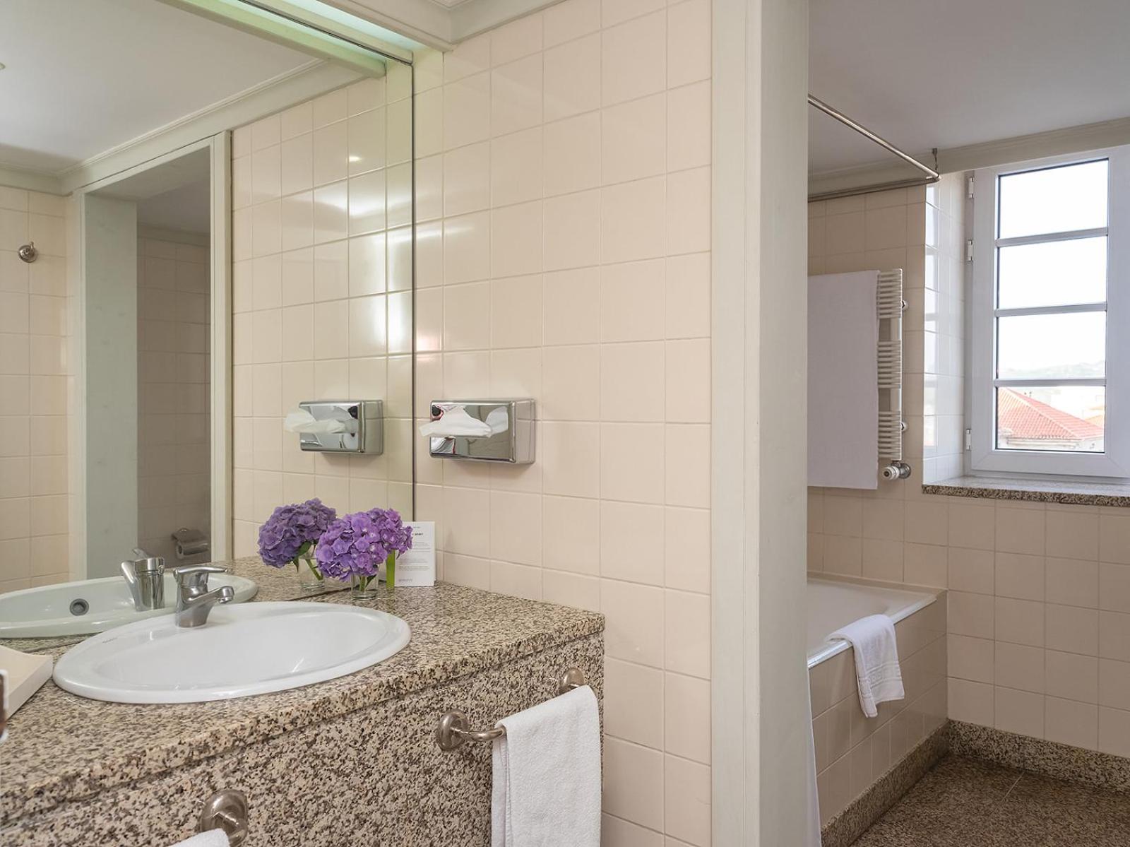 Superior Double or Twin Room with Pool View - Photo 3