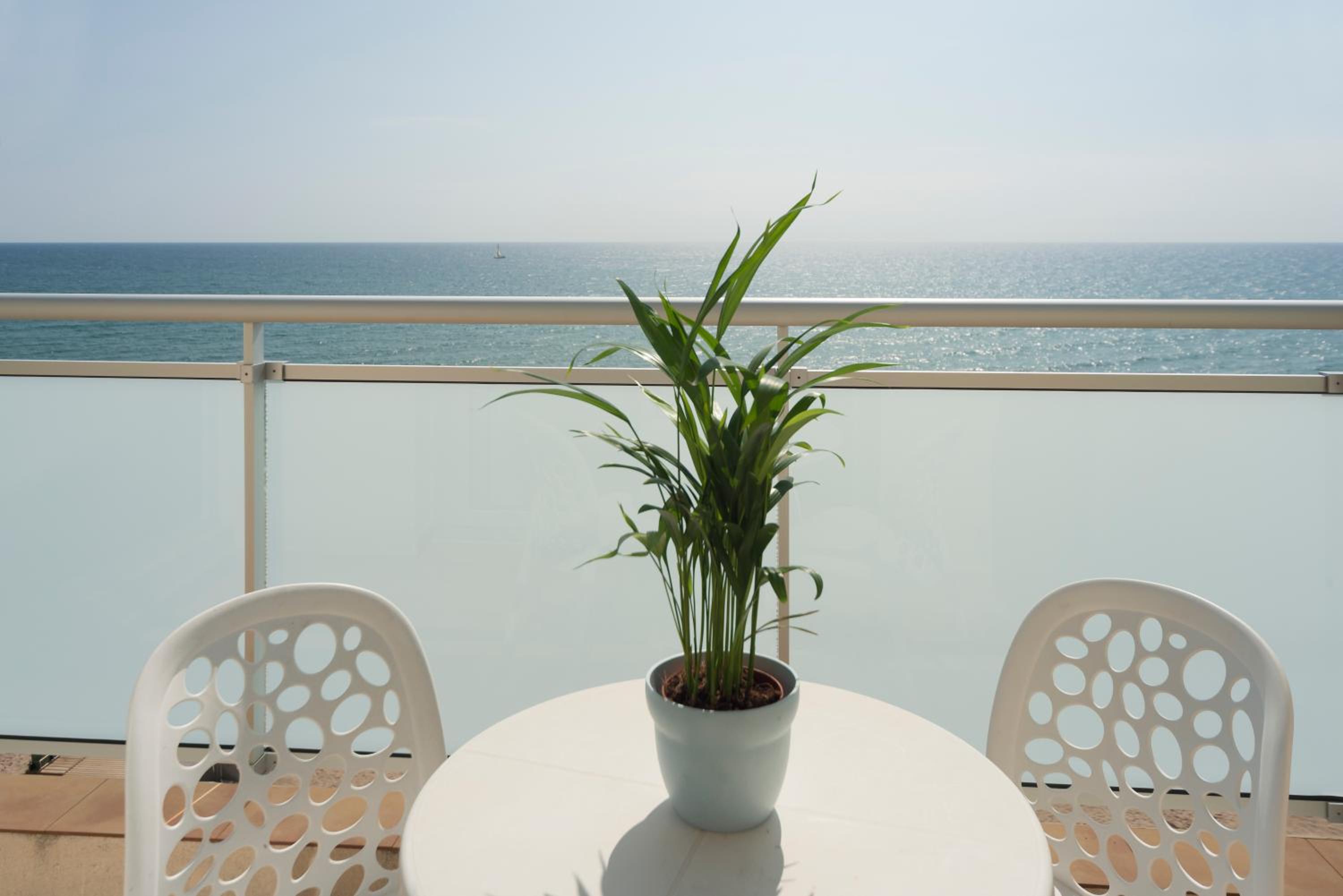 Double Room with Sea View (2 Adults) - Photo 5