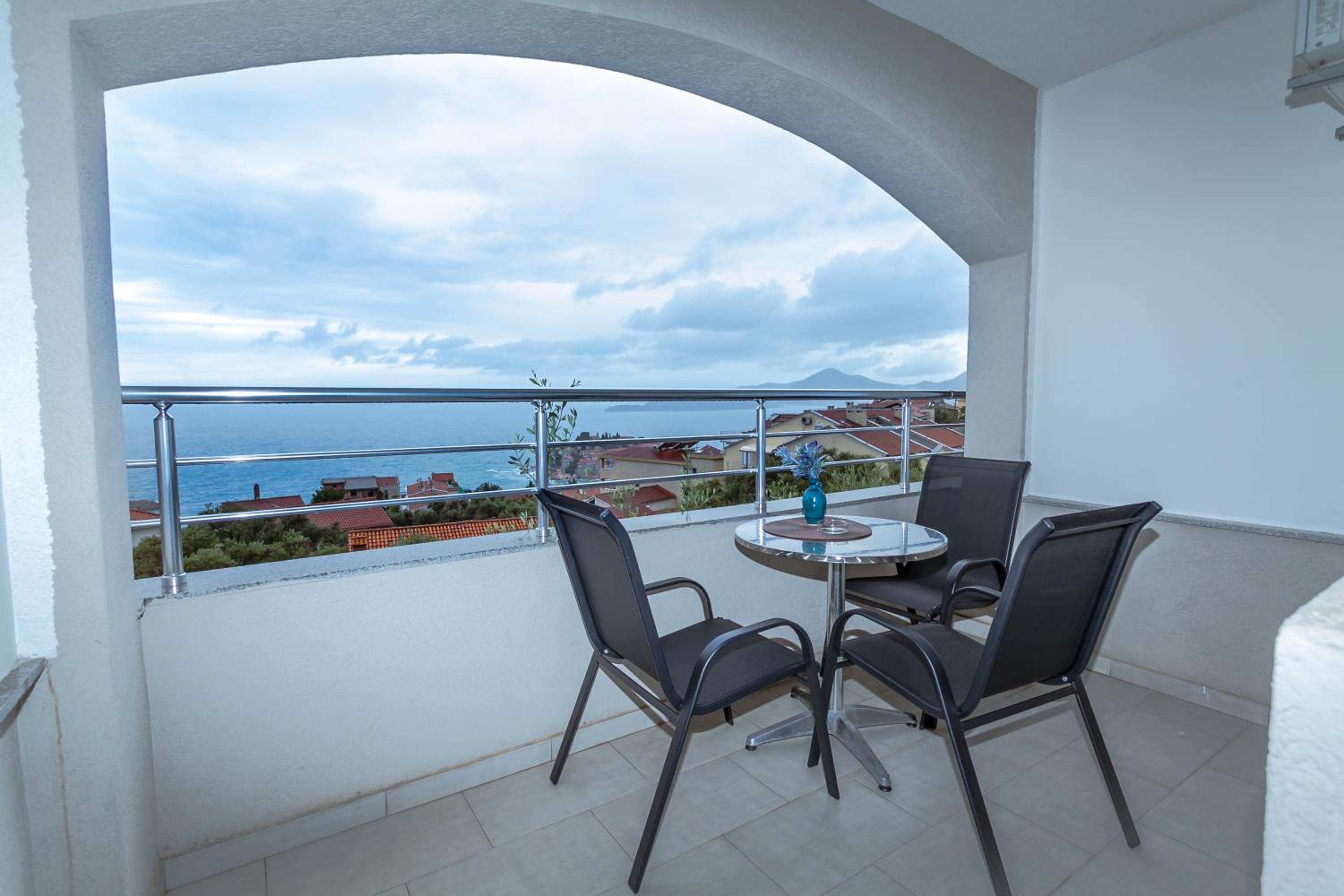 Studio with Balcony and Sea View photo 2