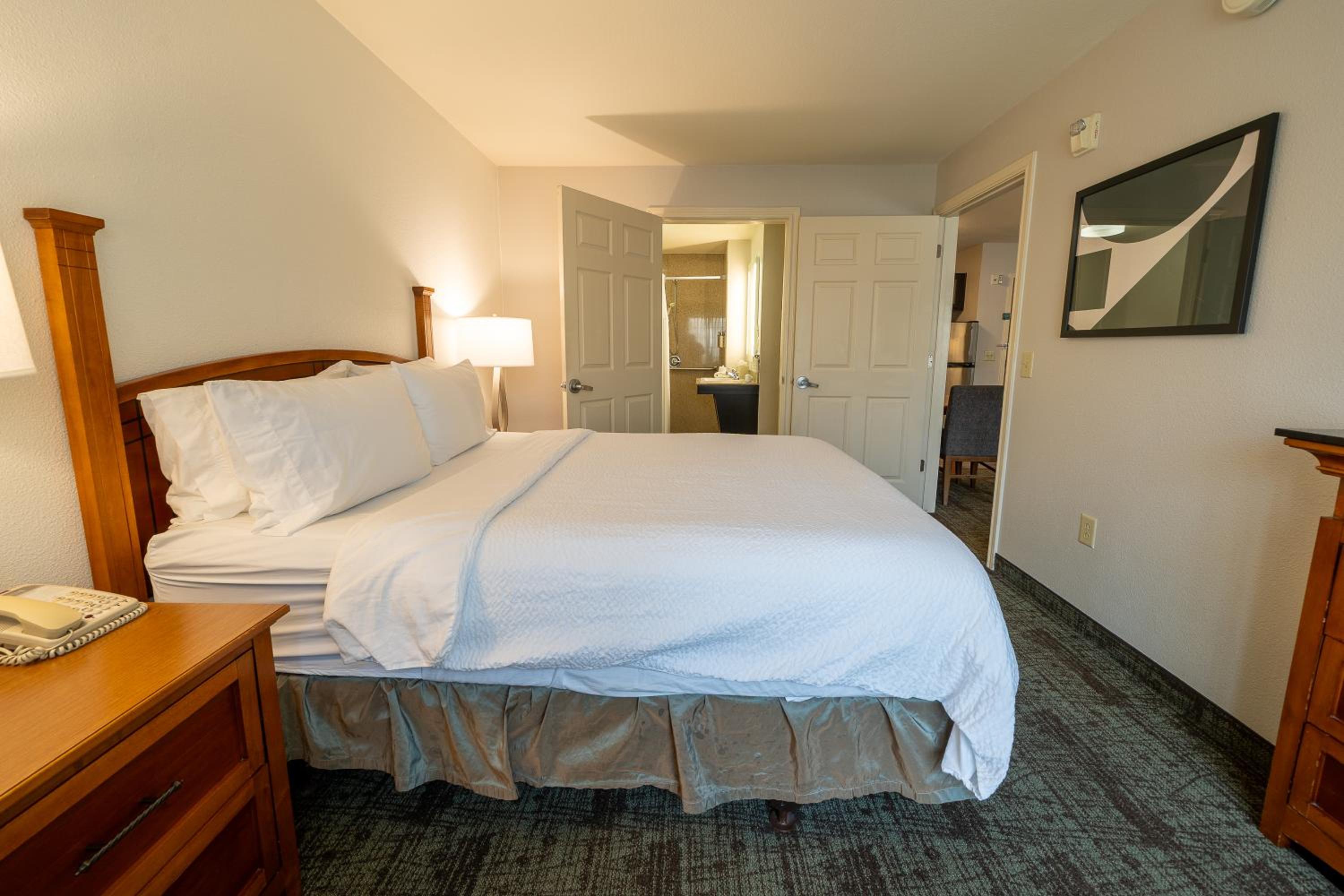 One-Bedroom Suite - Photo 2