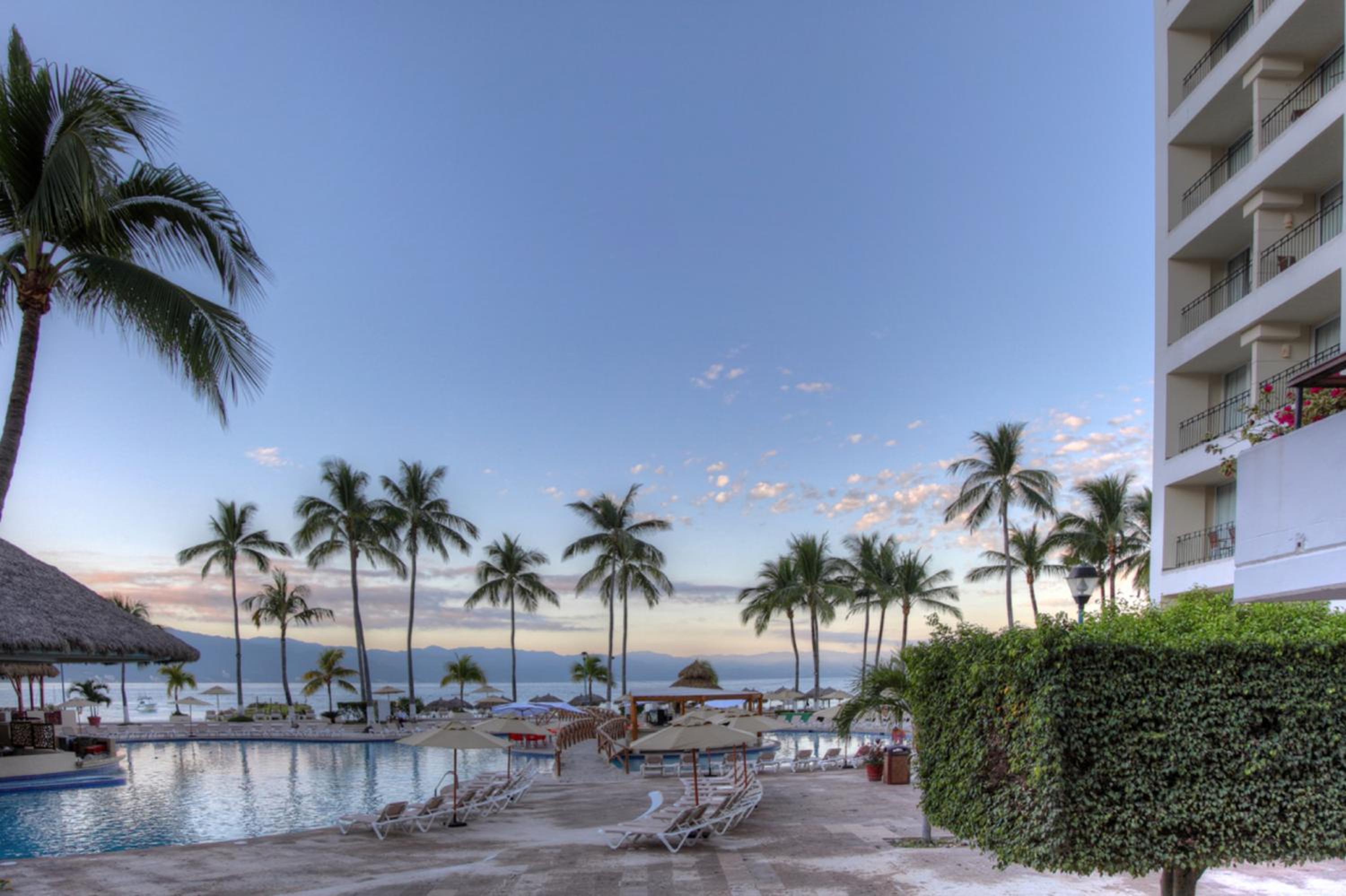 Deluxe Partial Ocean View King - Photo 3