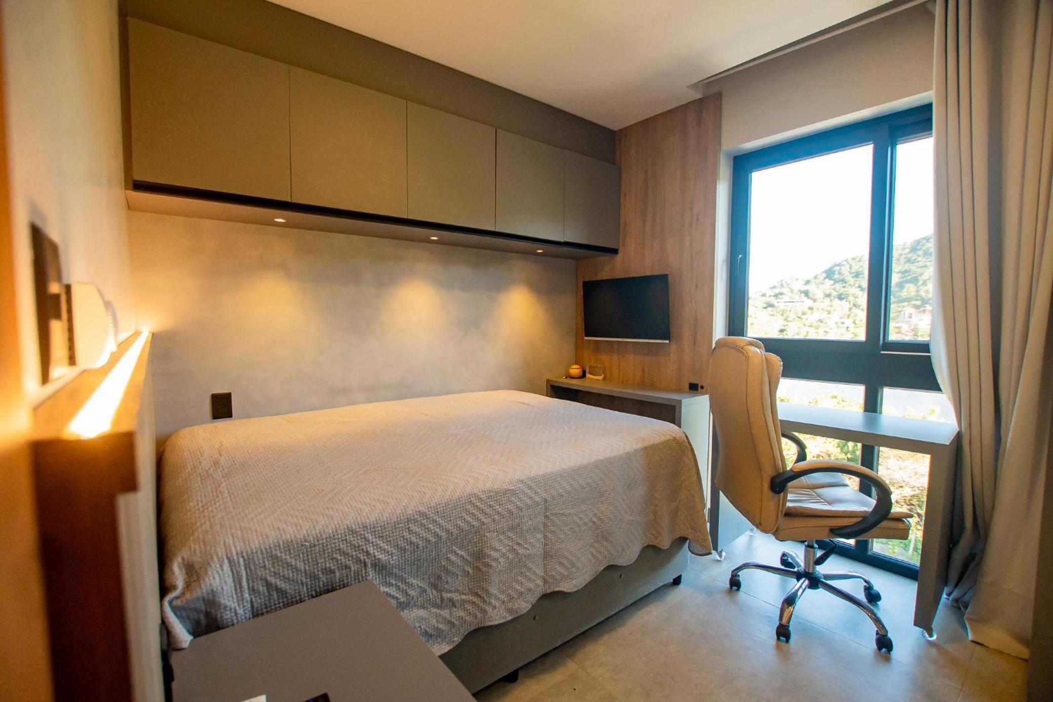 Four-Bedroom Apartment with Lake View photo 3