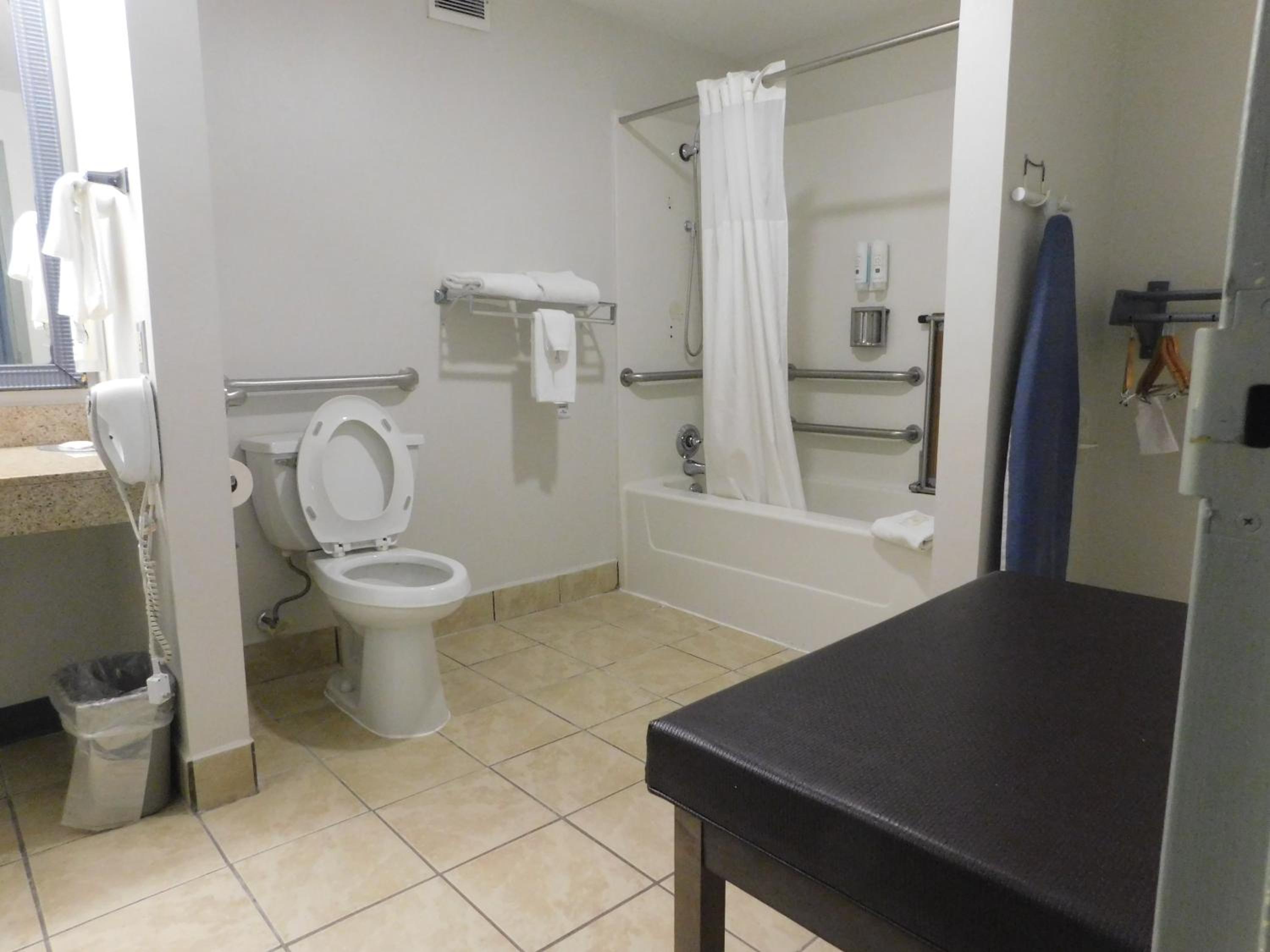 King Room Upgrade - Accessible/Non-Smoking - Photo 5