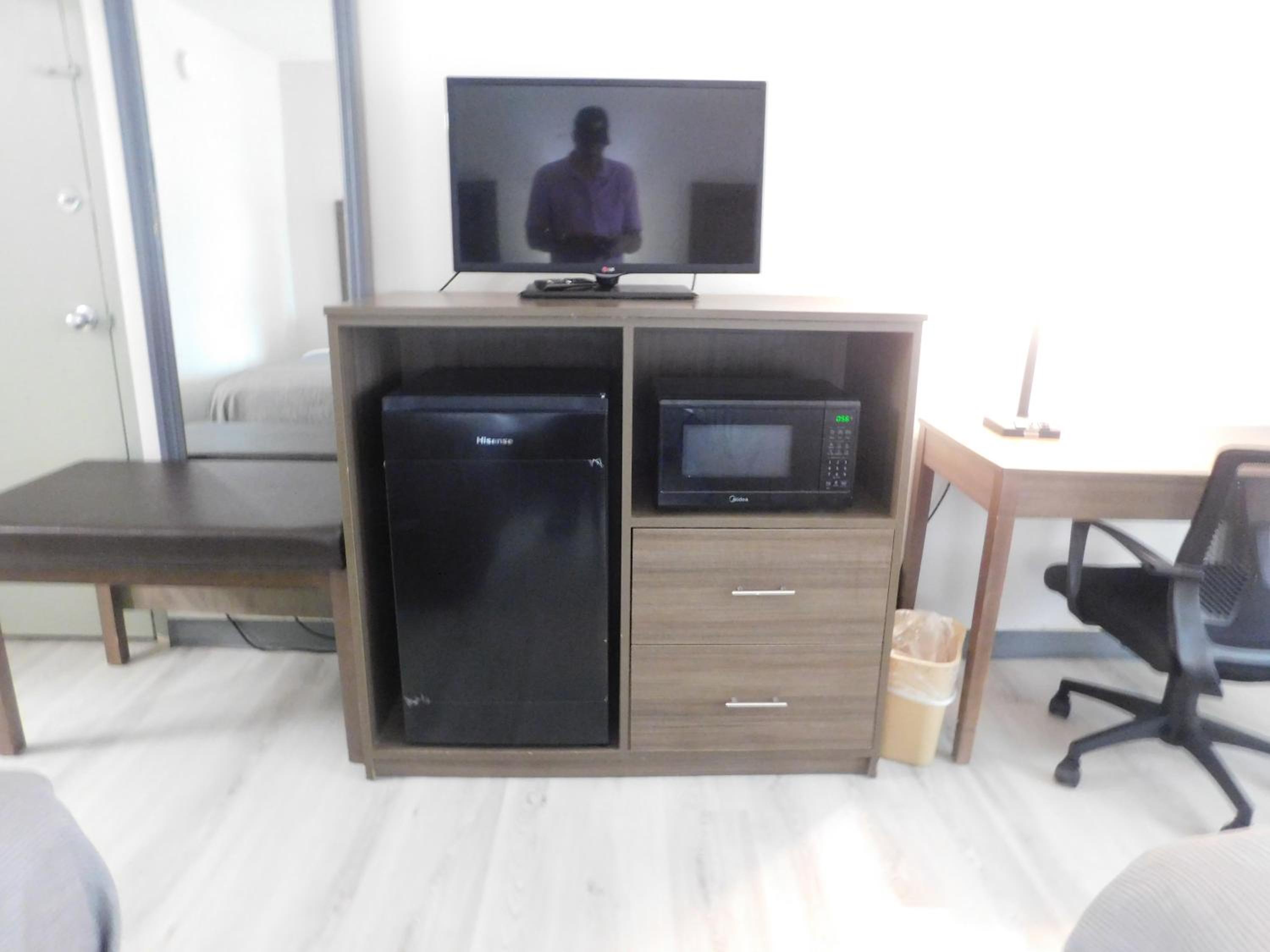 King Room Upgrade - Accessible/Non-Smoking - Photo 3