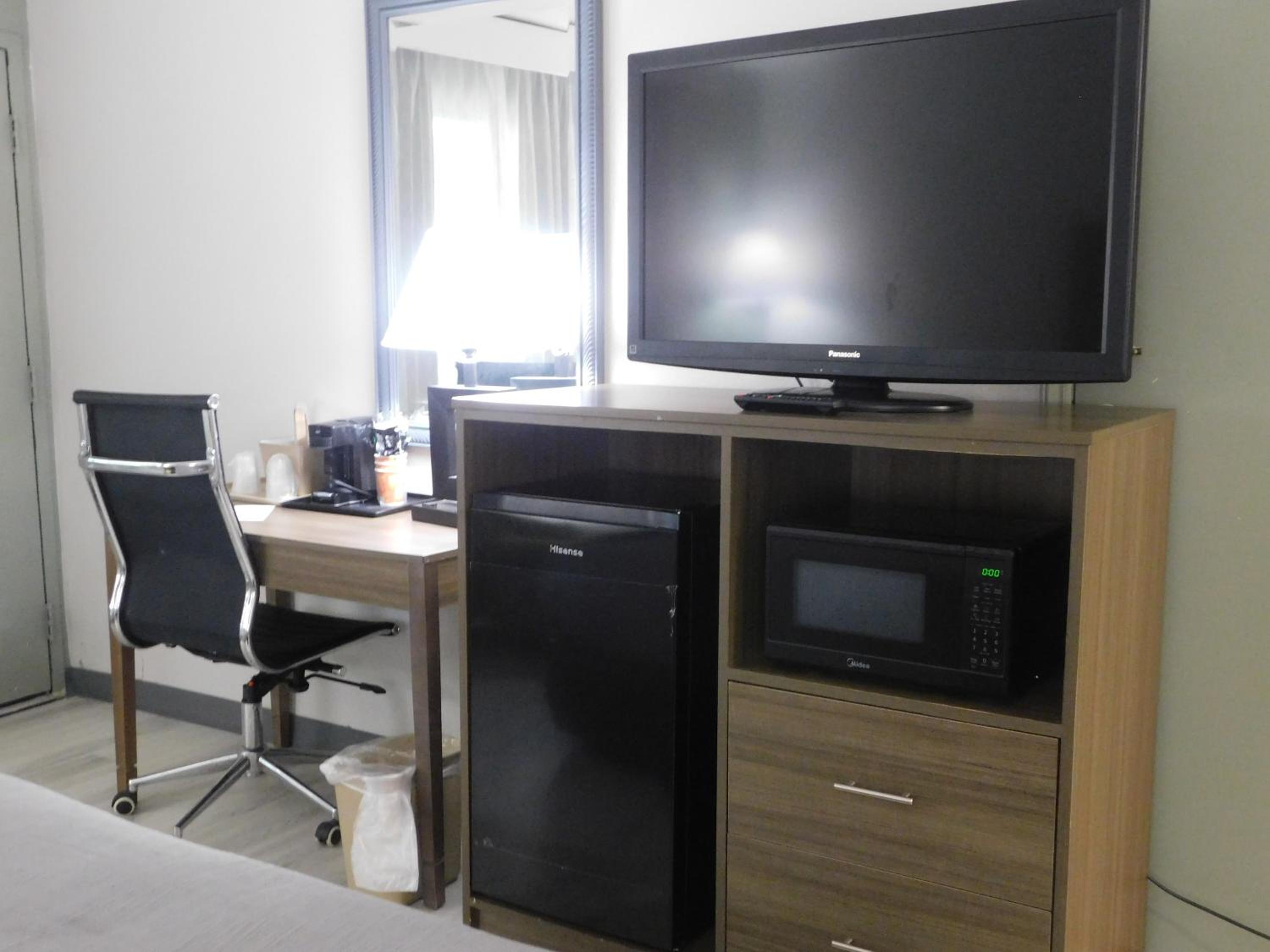 King Room Upgrade - Accessible/Non-Smoking - Photo 1