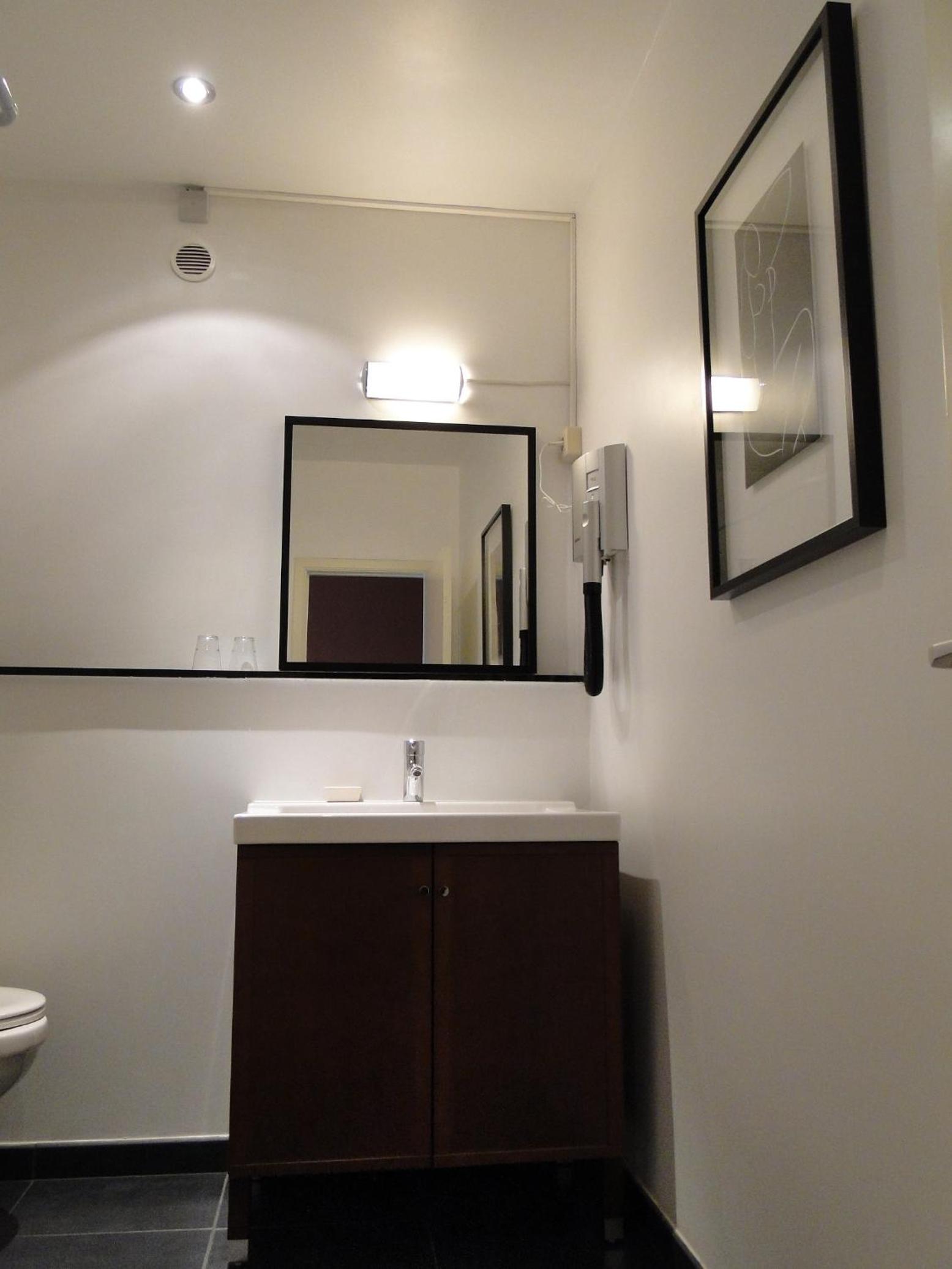 Twin Room - Photo 6