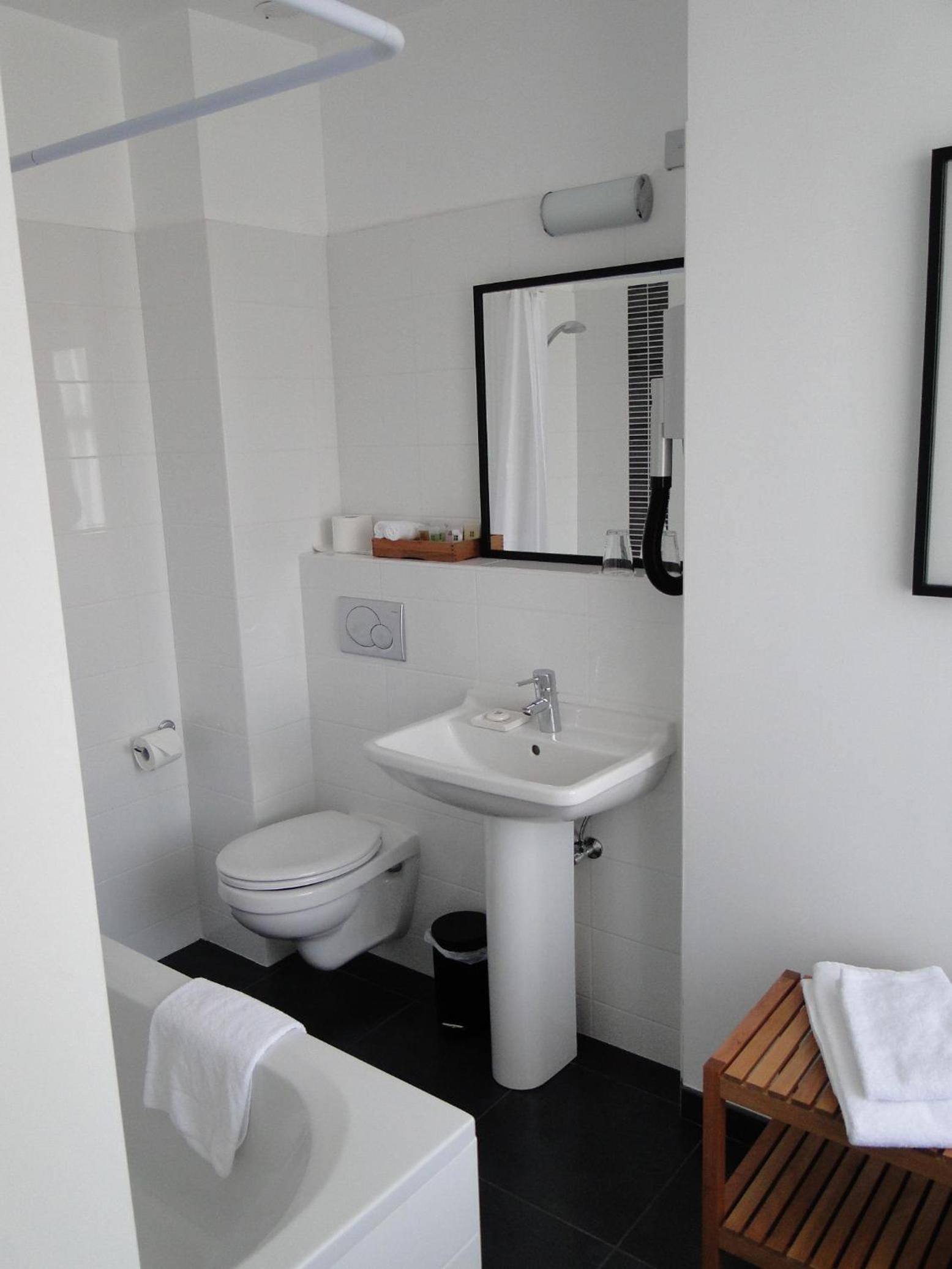 Twin Room - Photo 3