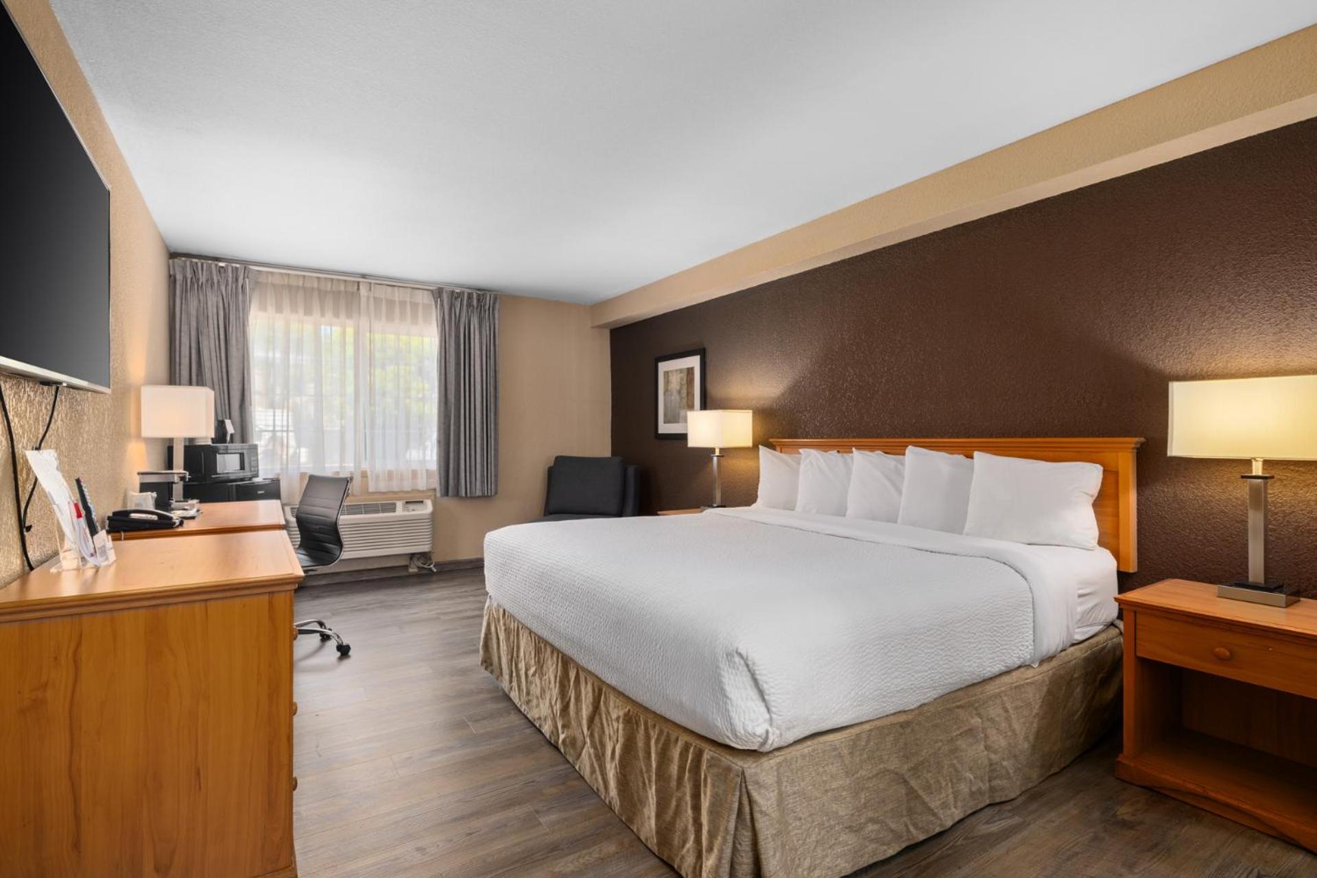 King Room - Non-Smoking - Photo 1