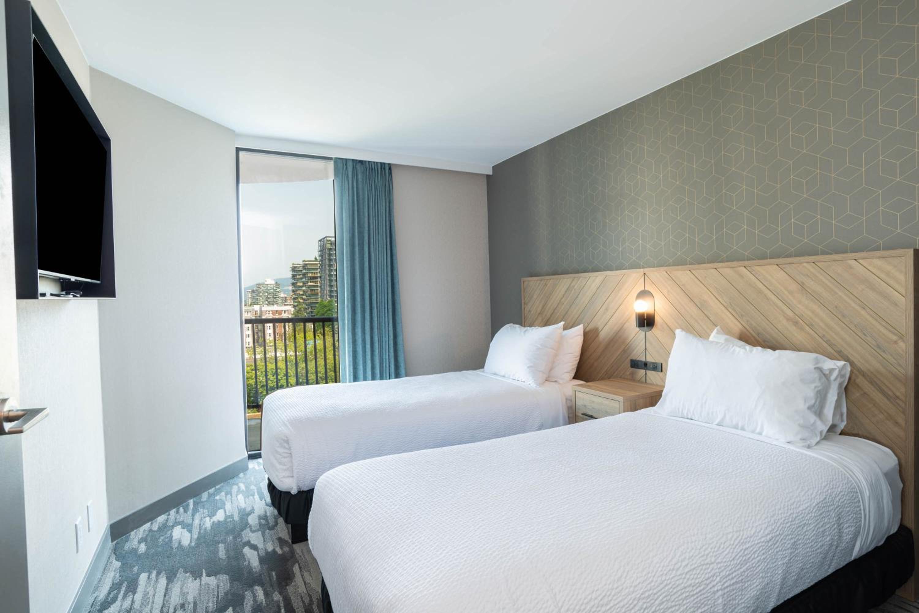 Ocean View Suite, 2 Single Beds, Sofa Bed, Kitchen, W/D, Balcony - Photo 1