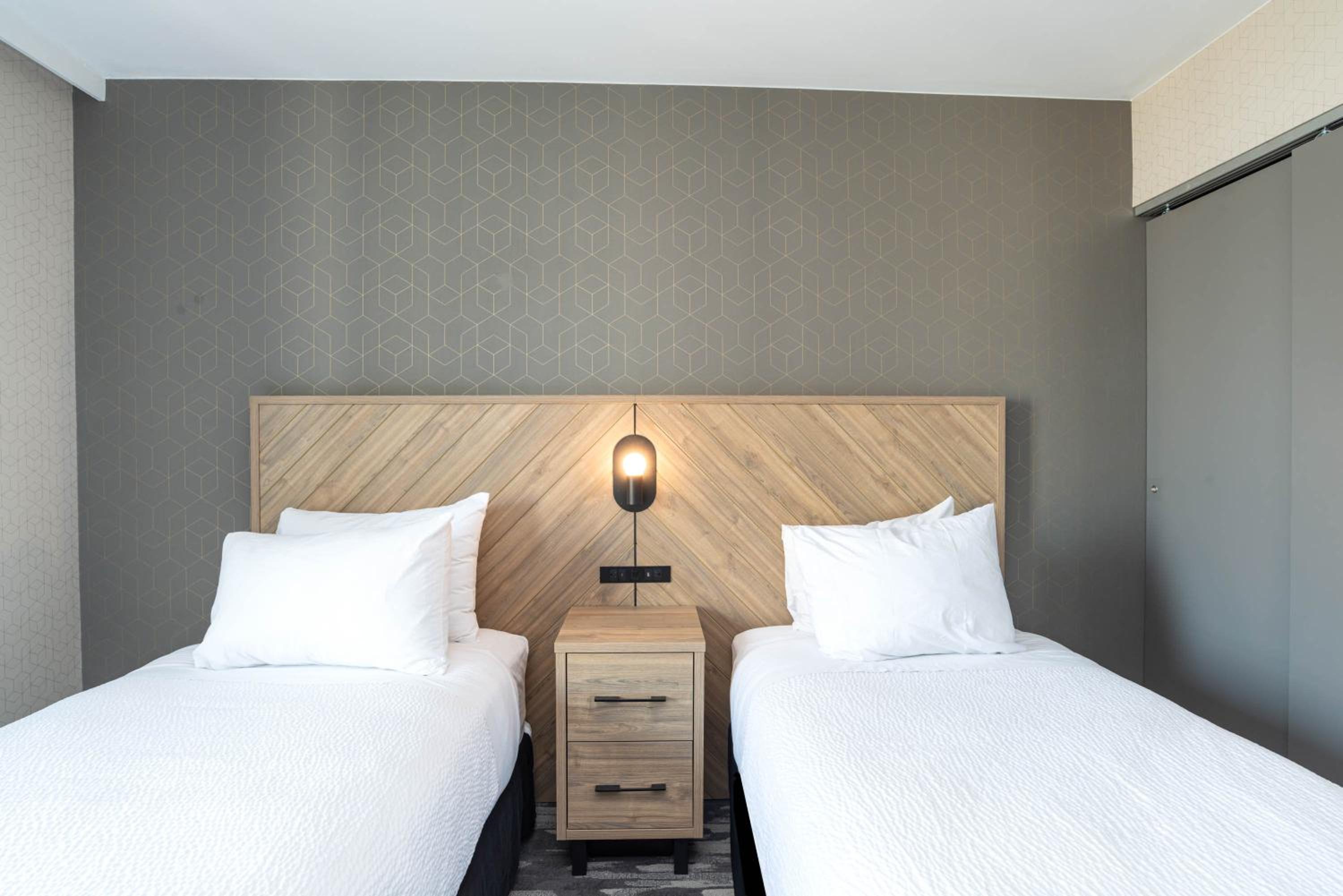 Ocean View Suite, 2 Single Beds, Sofa Bed, Kitchen, W/D, Balcony - Photo 2