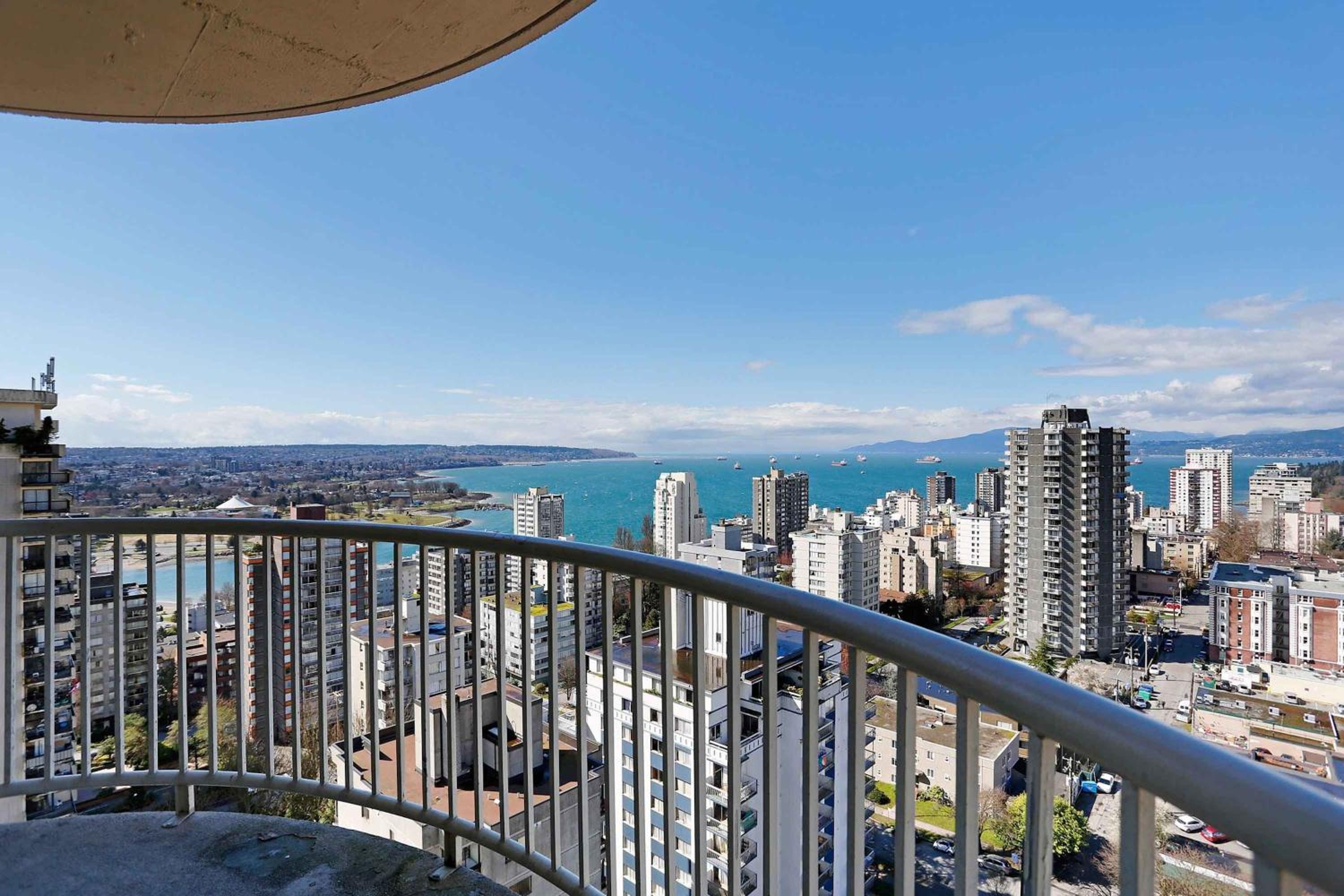 Ocean View Suite, 2 Single Beds, Sofa Bed, Kitchen, W/D, Balcony - Photo 9