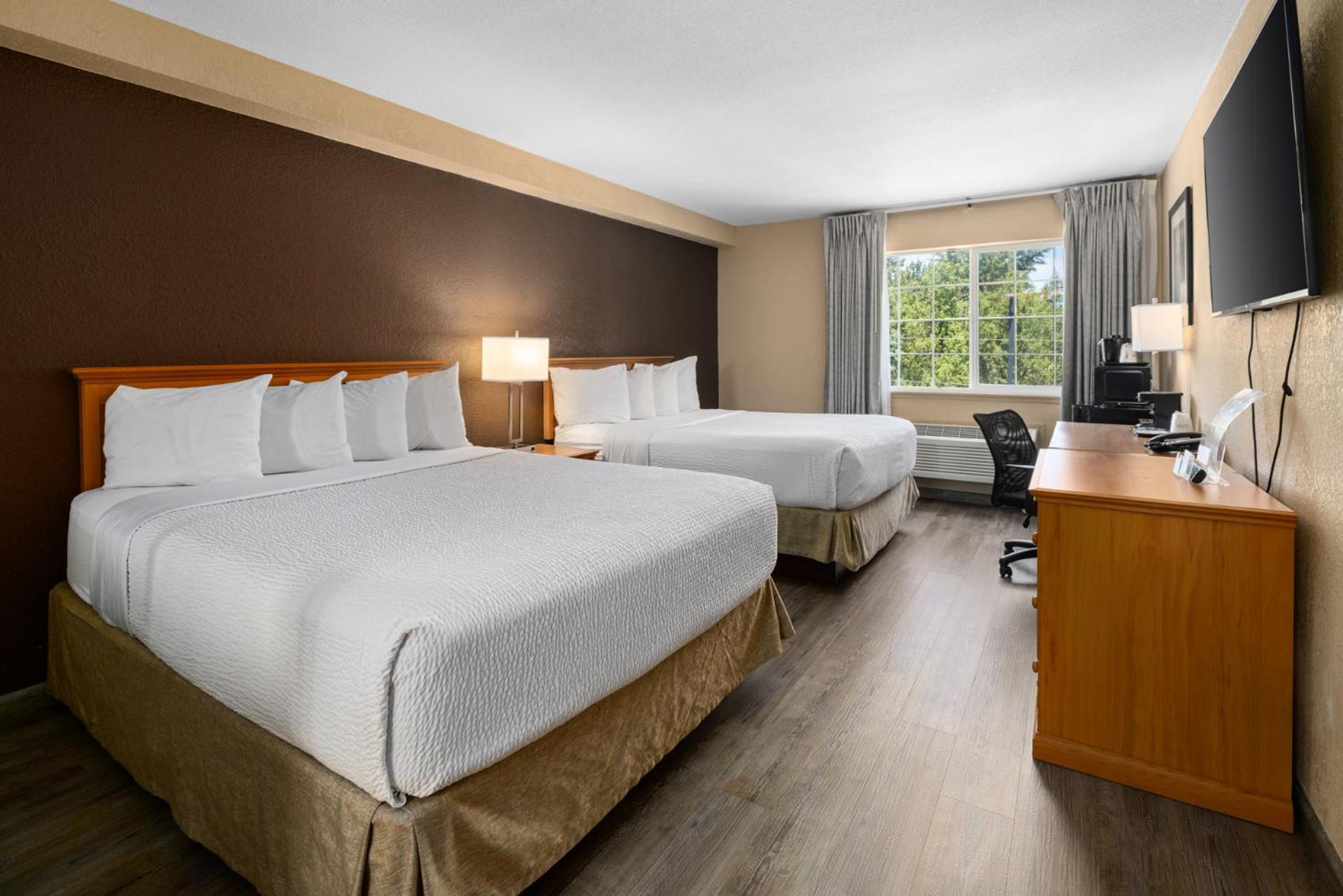 Queen Room with Two Queen Beds - Non-Smoking - Photo 1