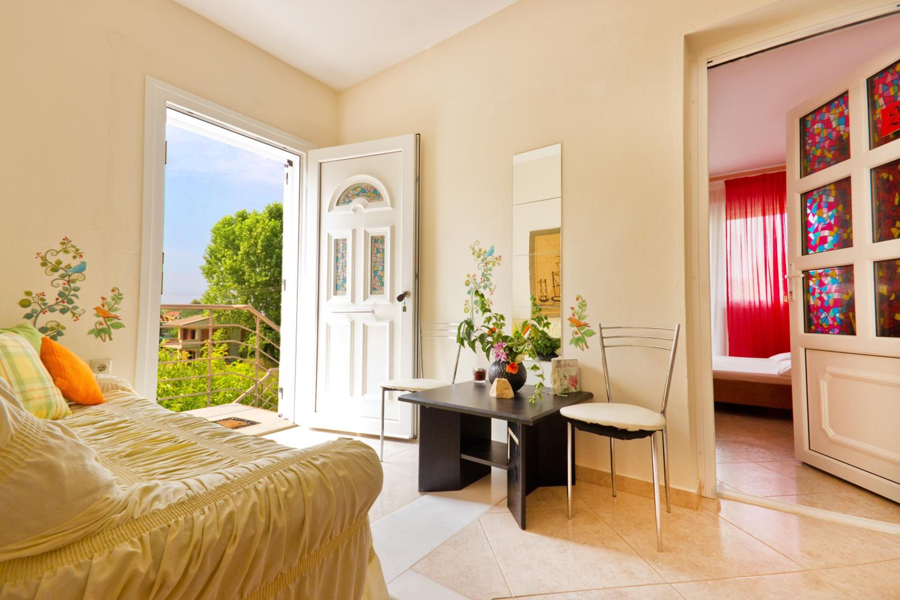 Four-Bedroom Apartment with Balcony  photo 3