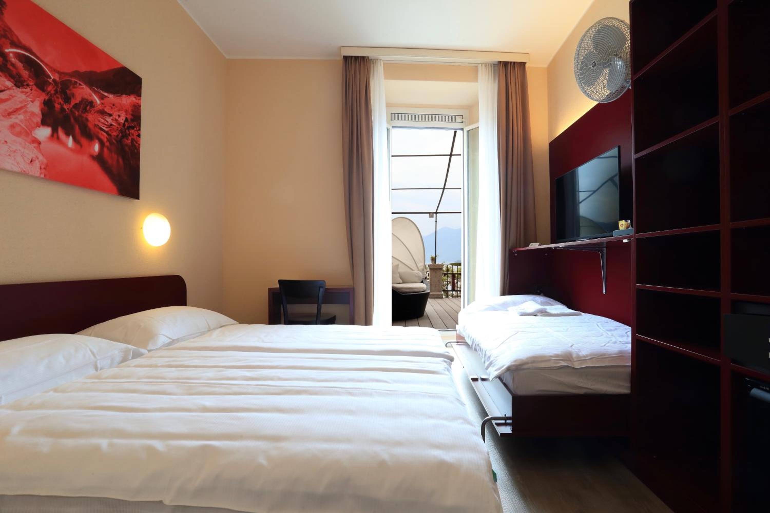 Twin Room with Terrace and Lake View photo 1
