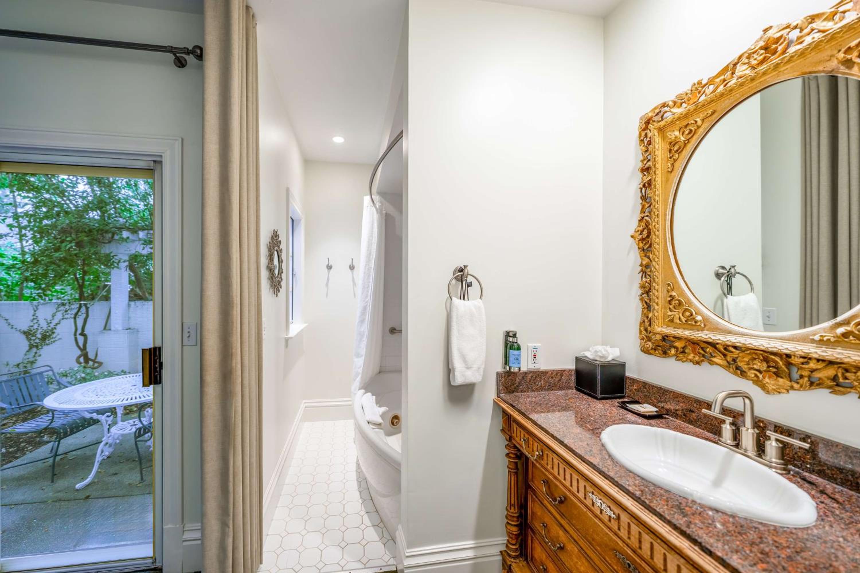King Room with Fireplace, Jetted Tub and Private Patio - Non-Smoking - Photo 5