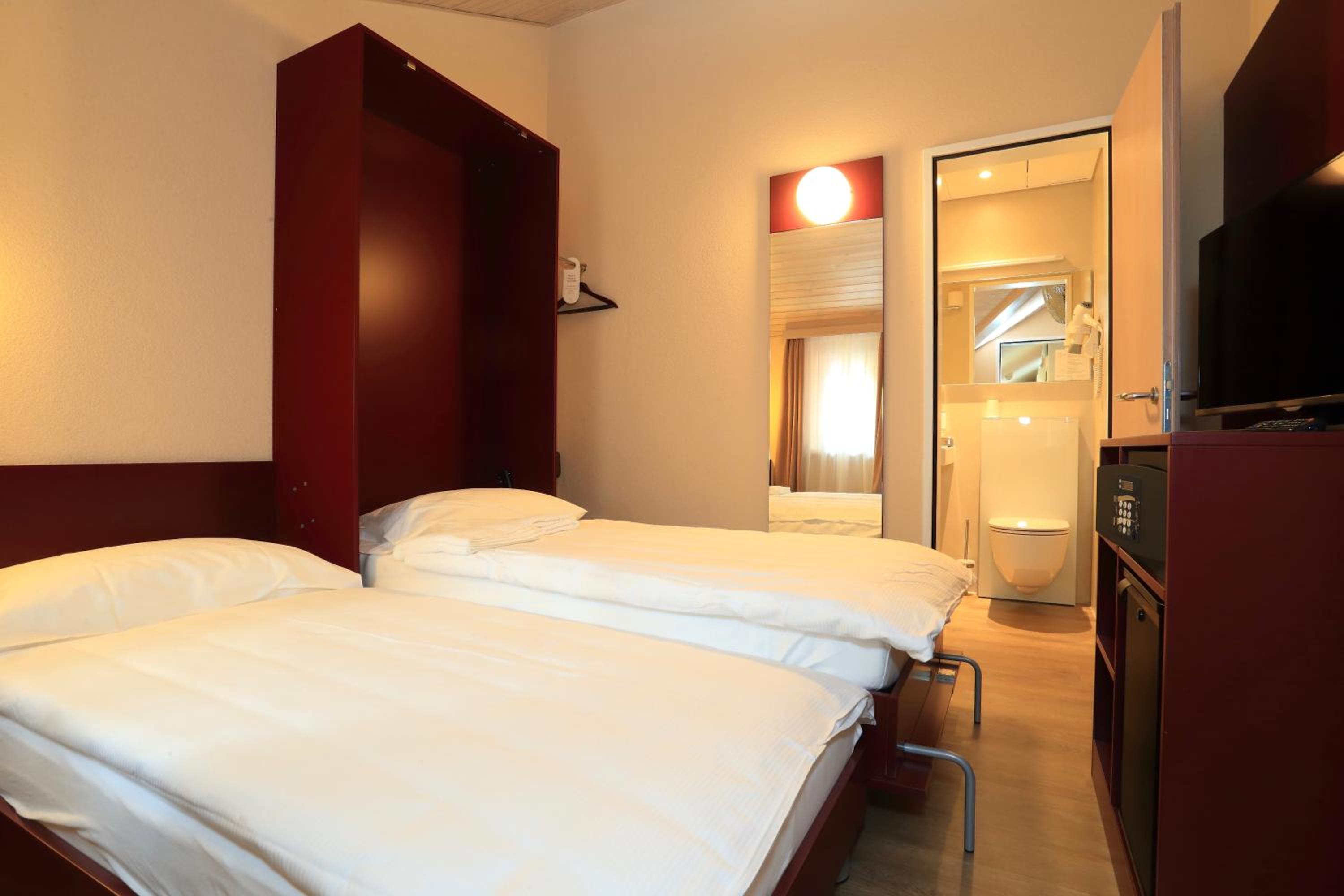 Budget Single Room with Extra Bed photo 1