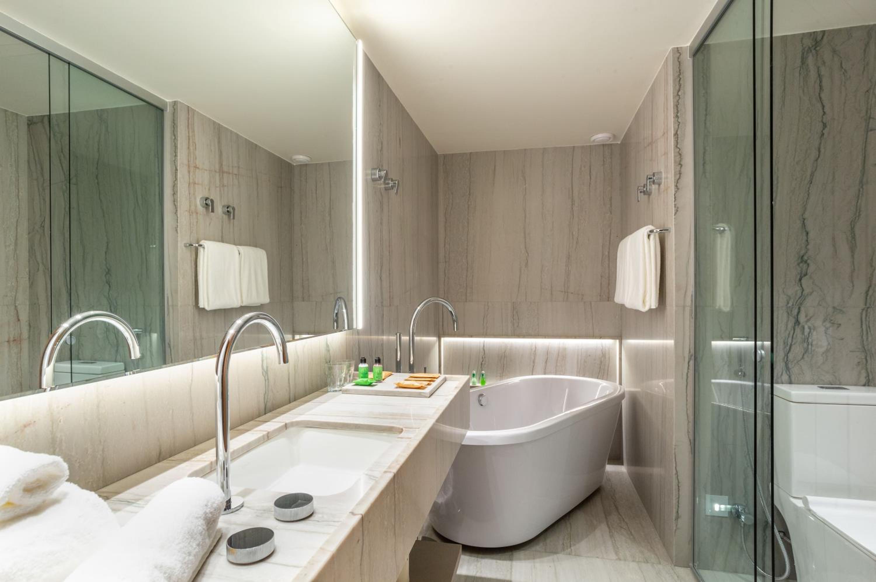 Deluxe Double Room with Extra Bed