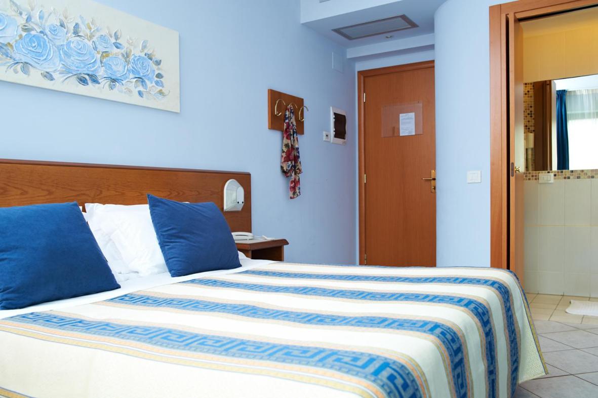 Quadruple Room with Balcony photo 2