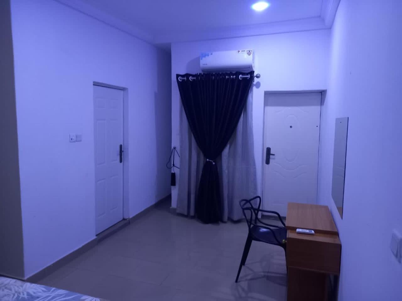 King Suite with Balcony photo 3