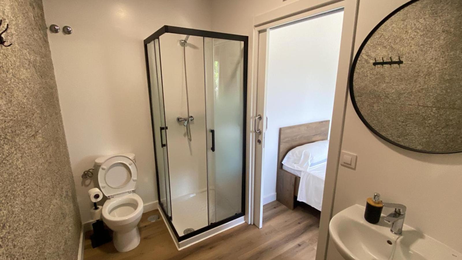 Twin Room with Private Bathroom photo 2