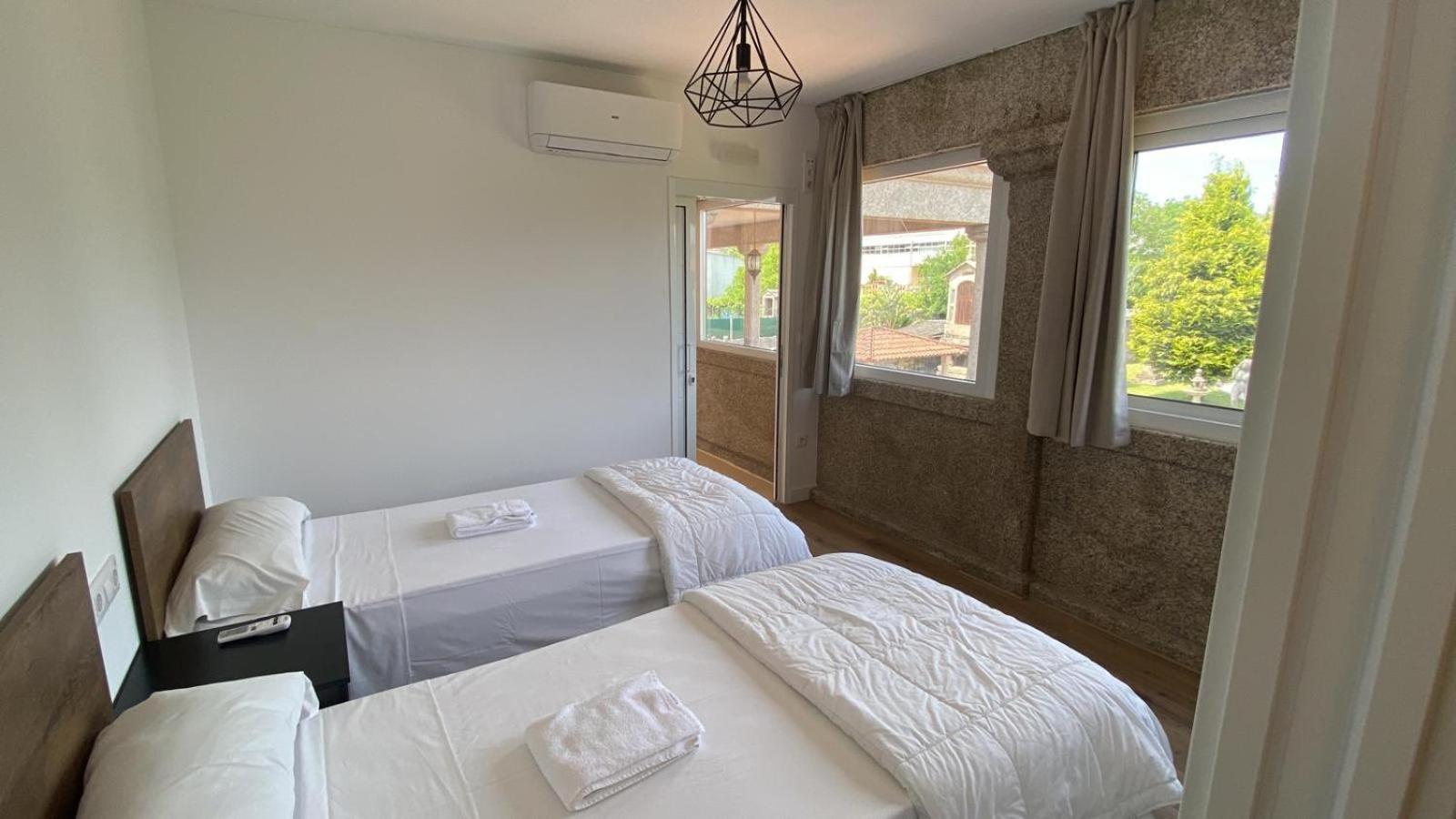 Twin Room with Private Bathroom photo 3