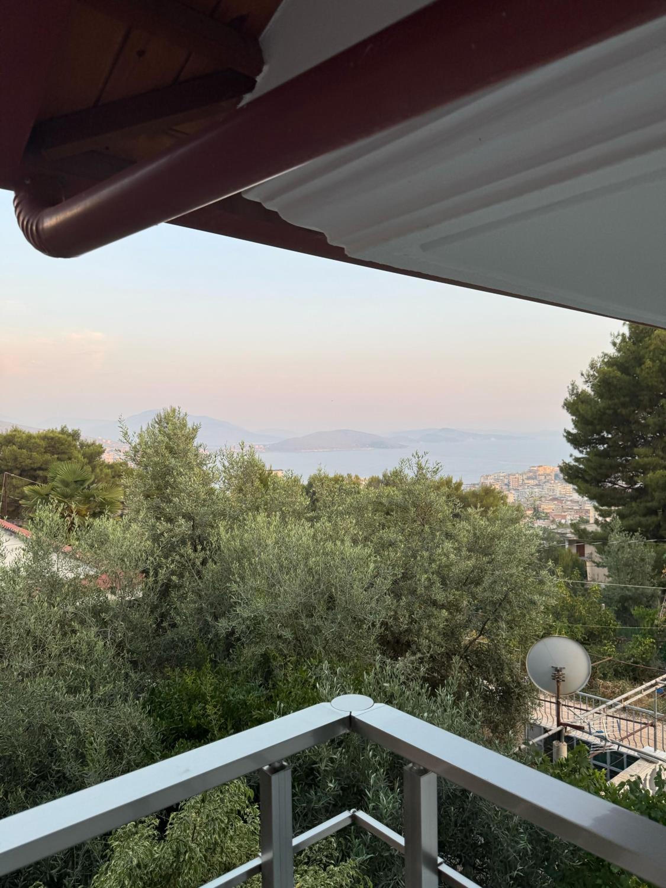 One-Bedroom Apartment with Balcony and Sea View photo 2