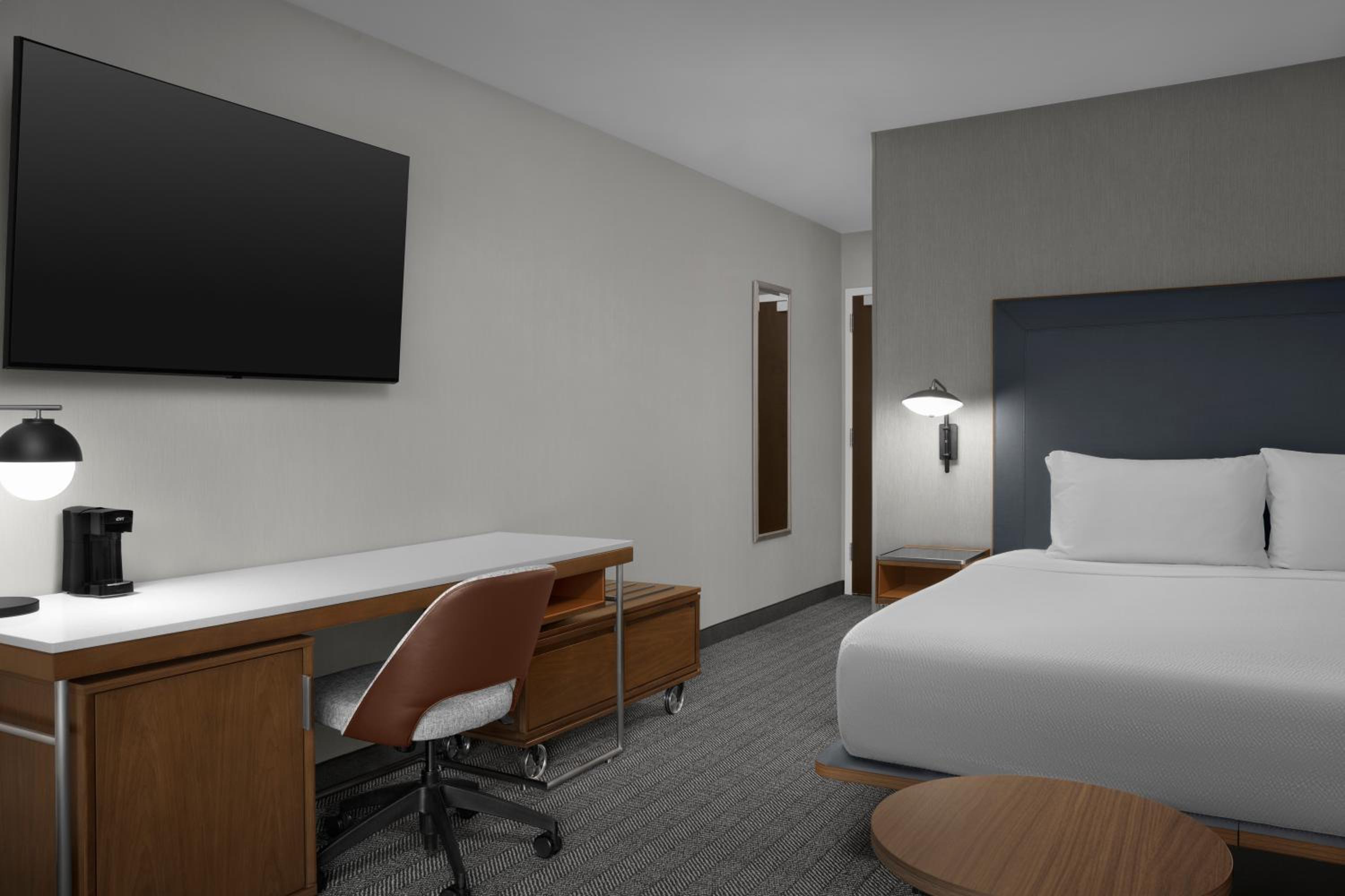 King Room with Sofa Bed - Hearing Accessible - Photo 2