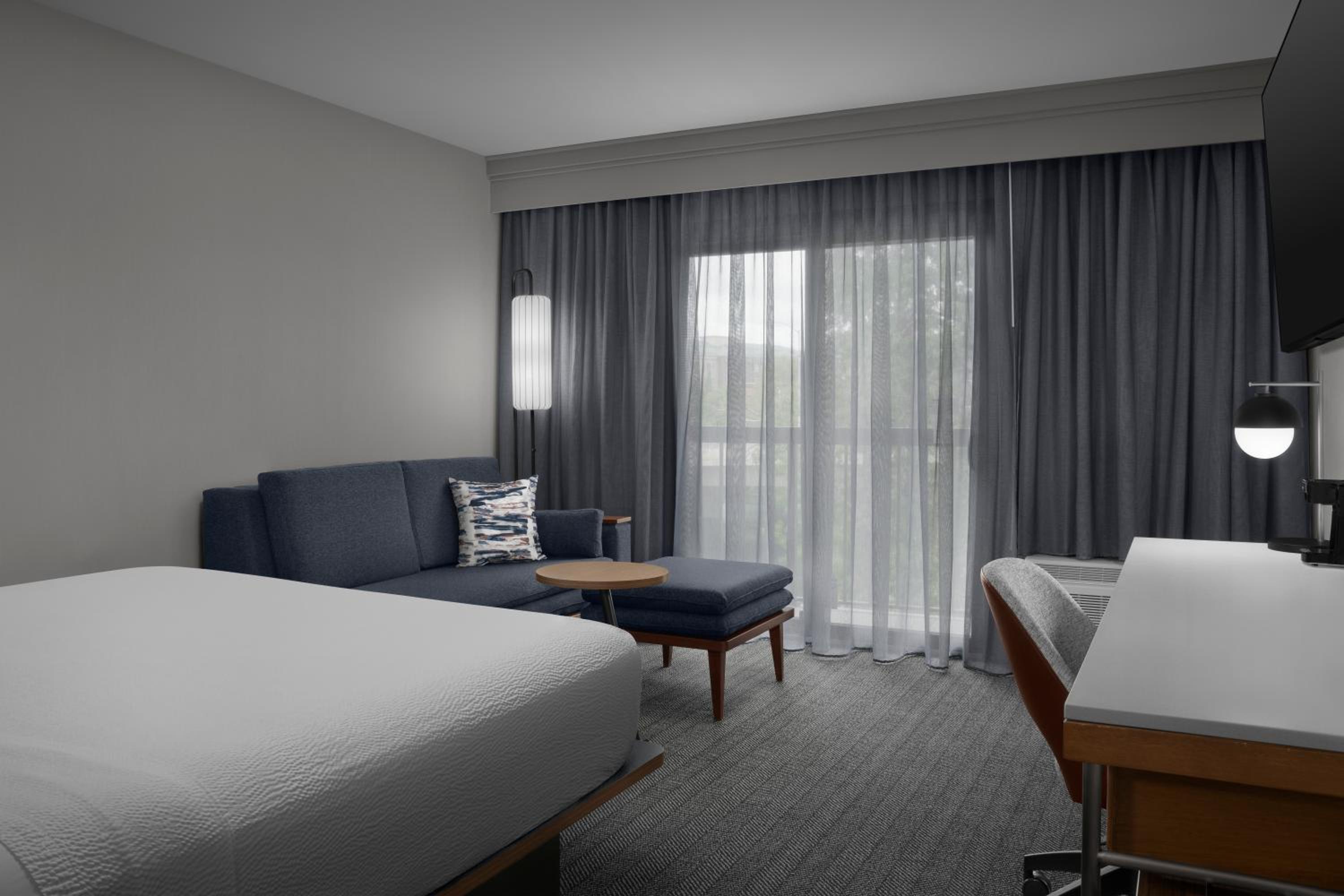 King Room with Sofa Bed - Hearing Accessible - Photo 4