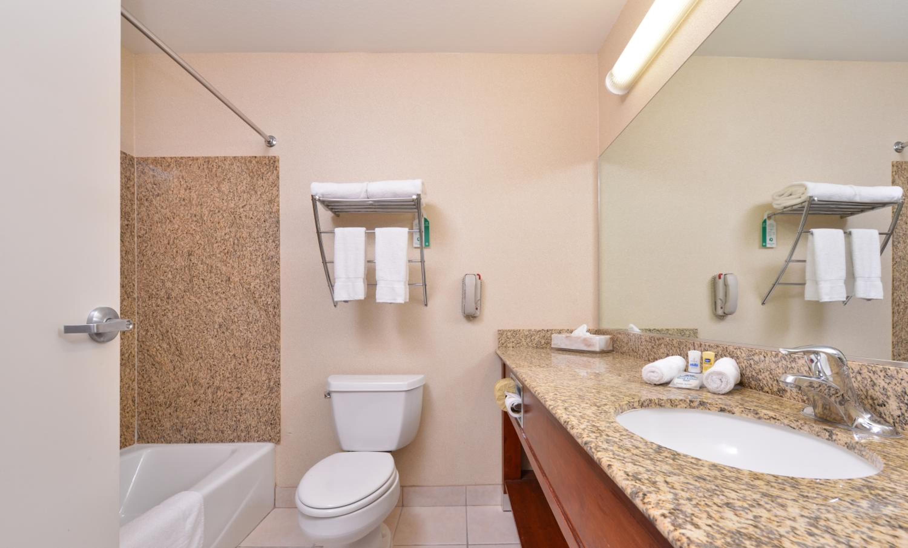 Queen Suite photo 2