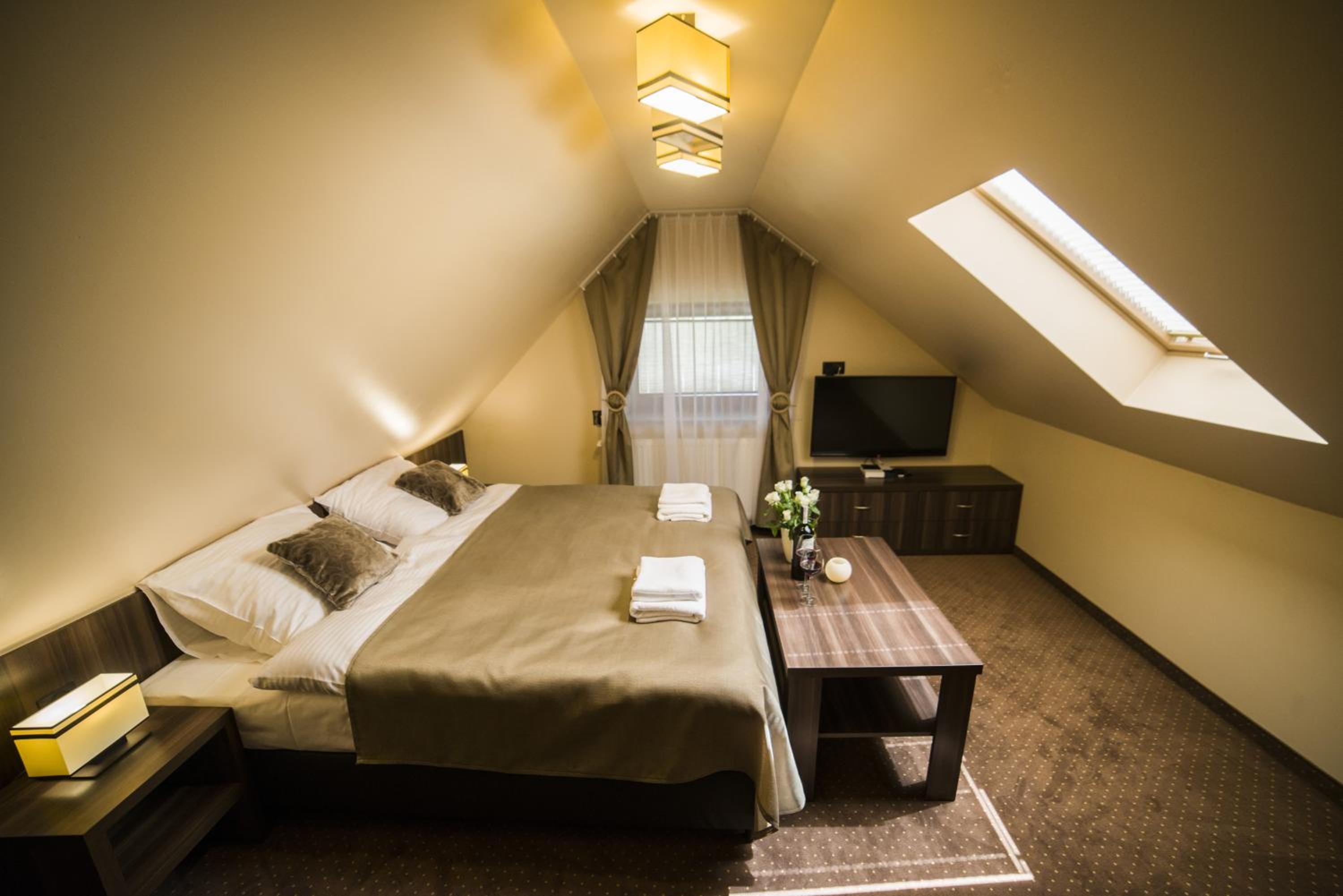 Two-Bedroom Apartment - Photo 5
