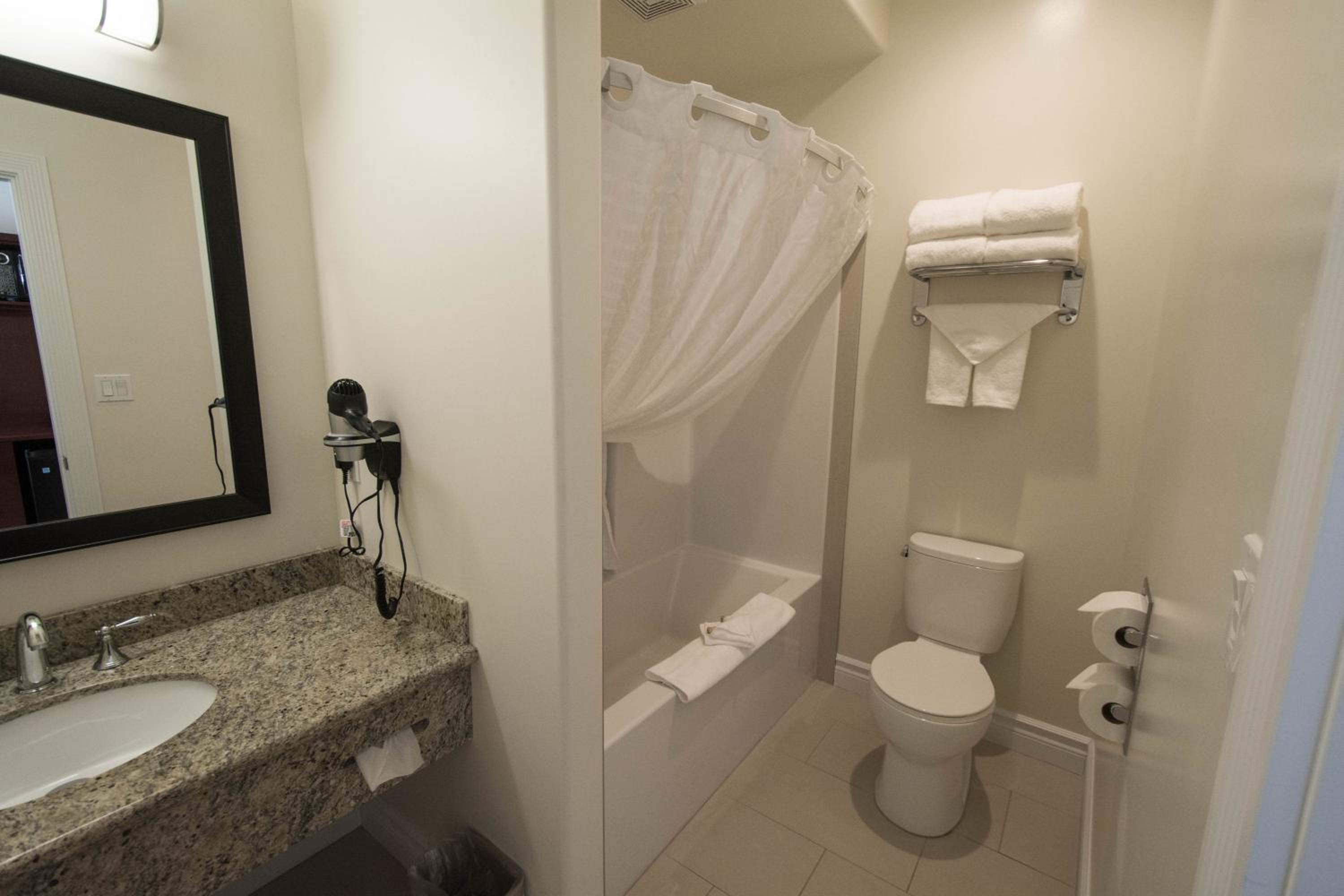 Queen Room photo 3