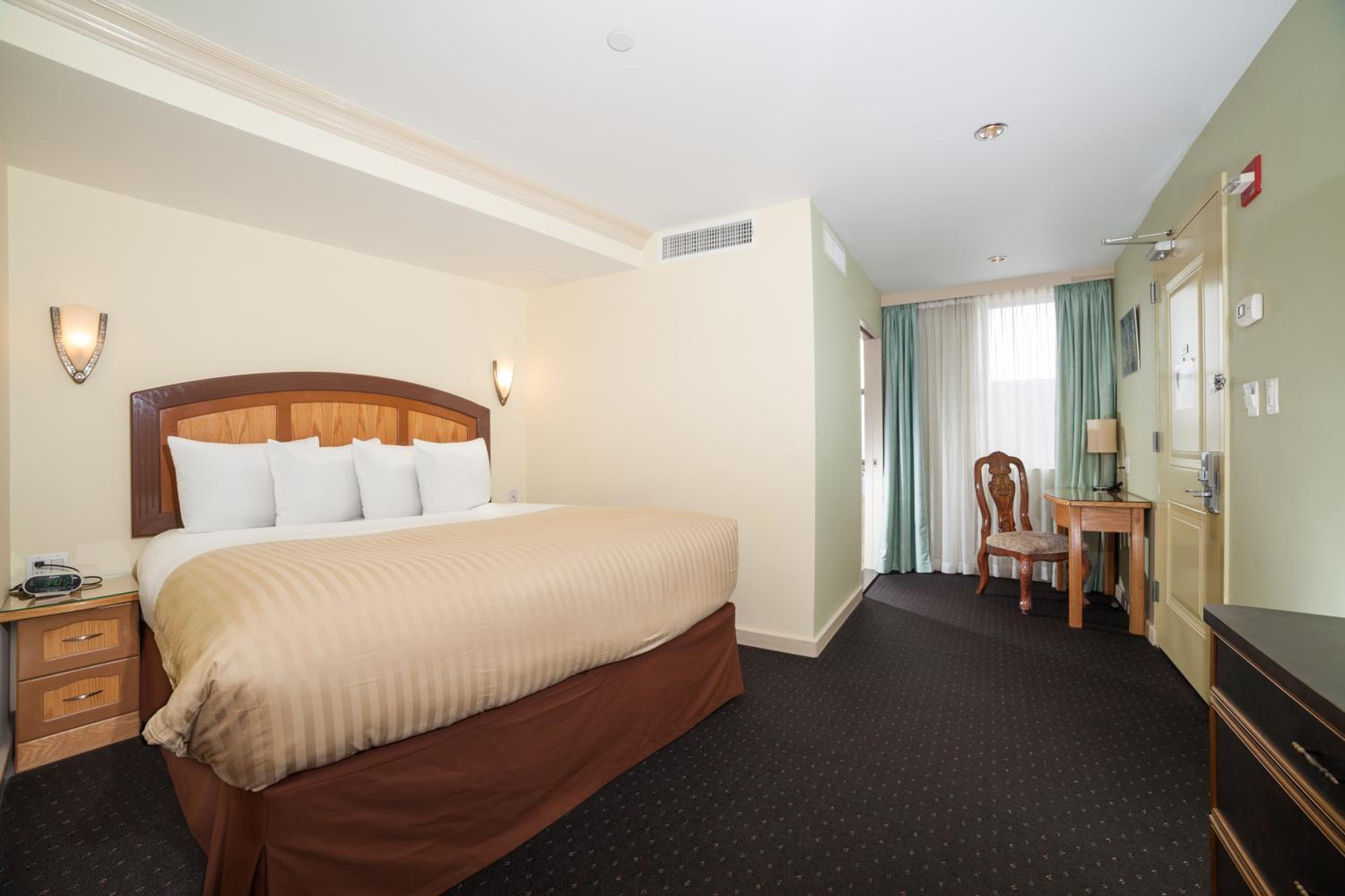 Deluxe King Room