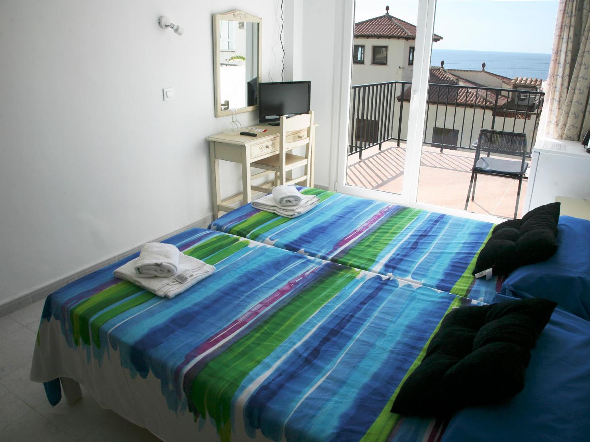 Superior Twin Room with Sea View - Photo 15