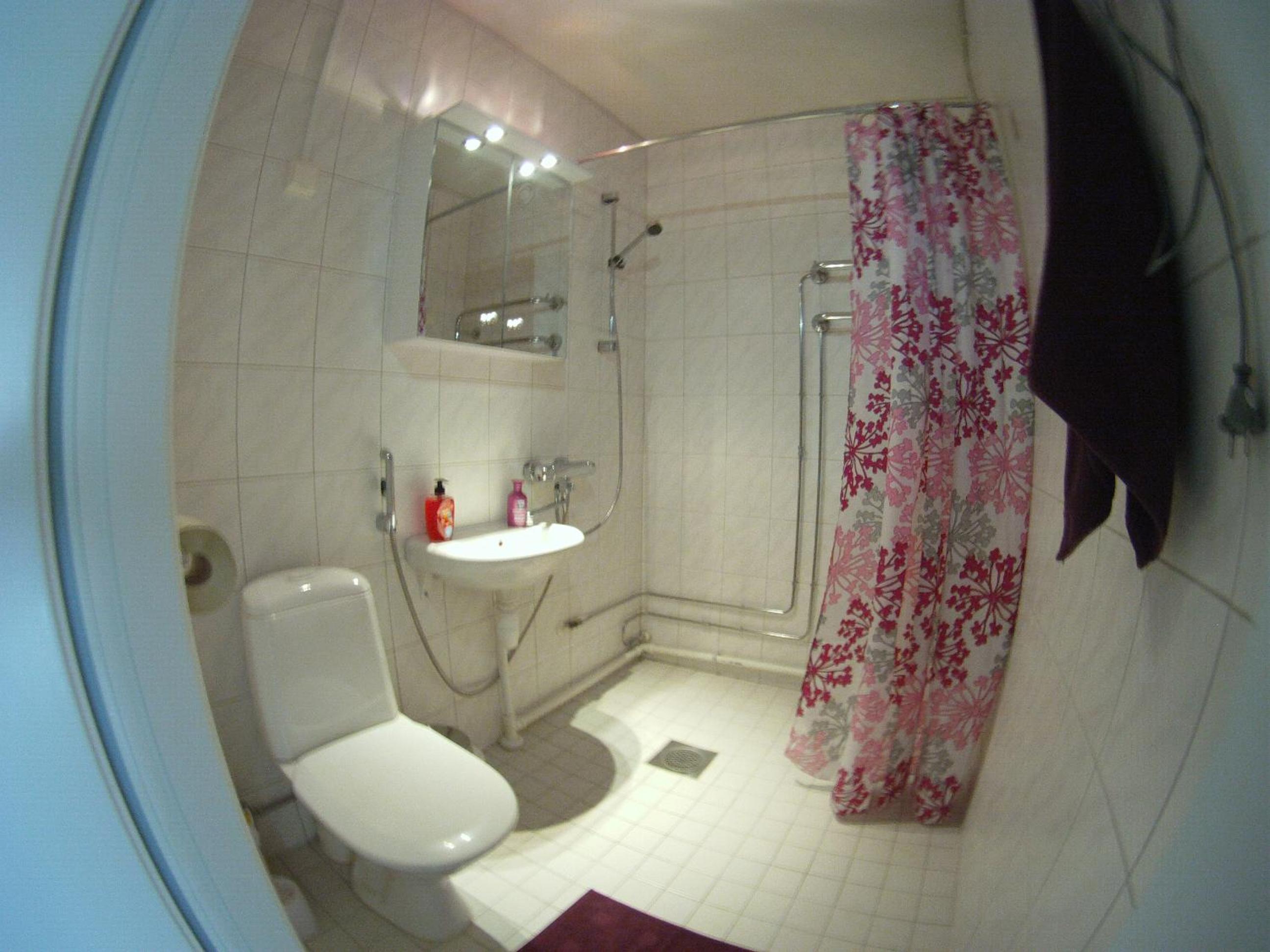 Apartment with Balcony - Photo 4